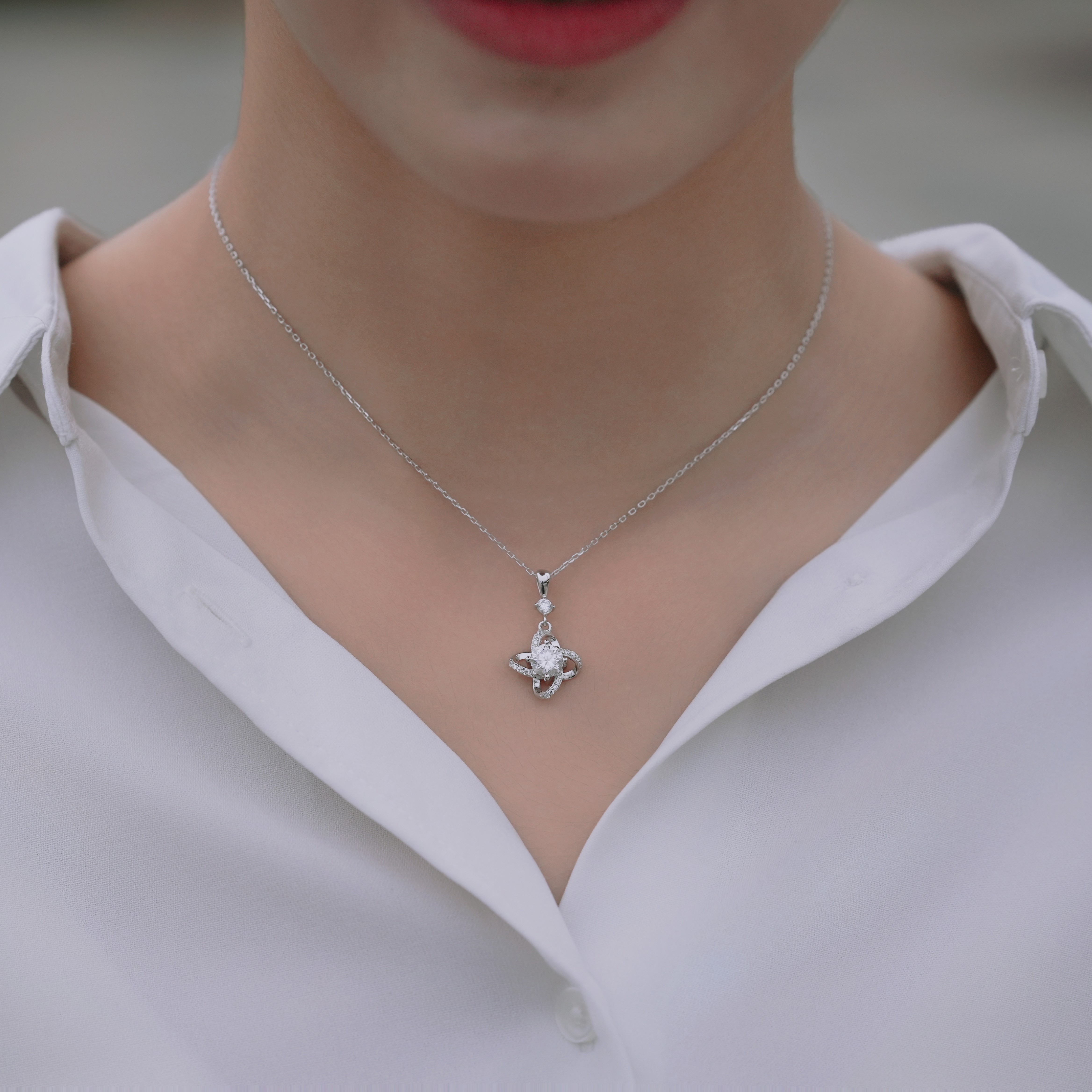 Clover Twist 莫桑石純銀吊墜項鏈