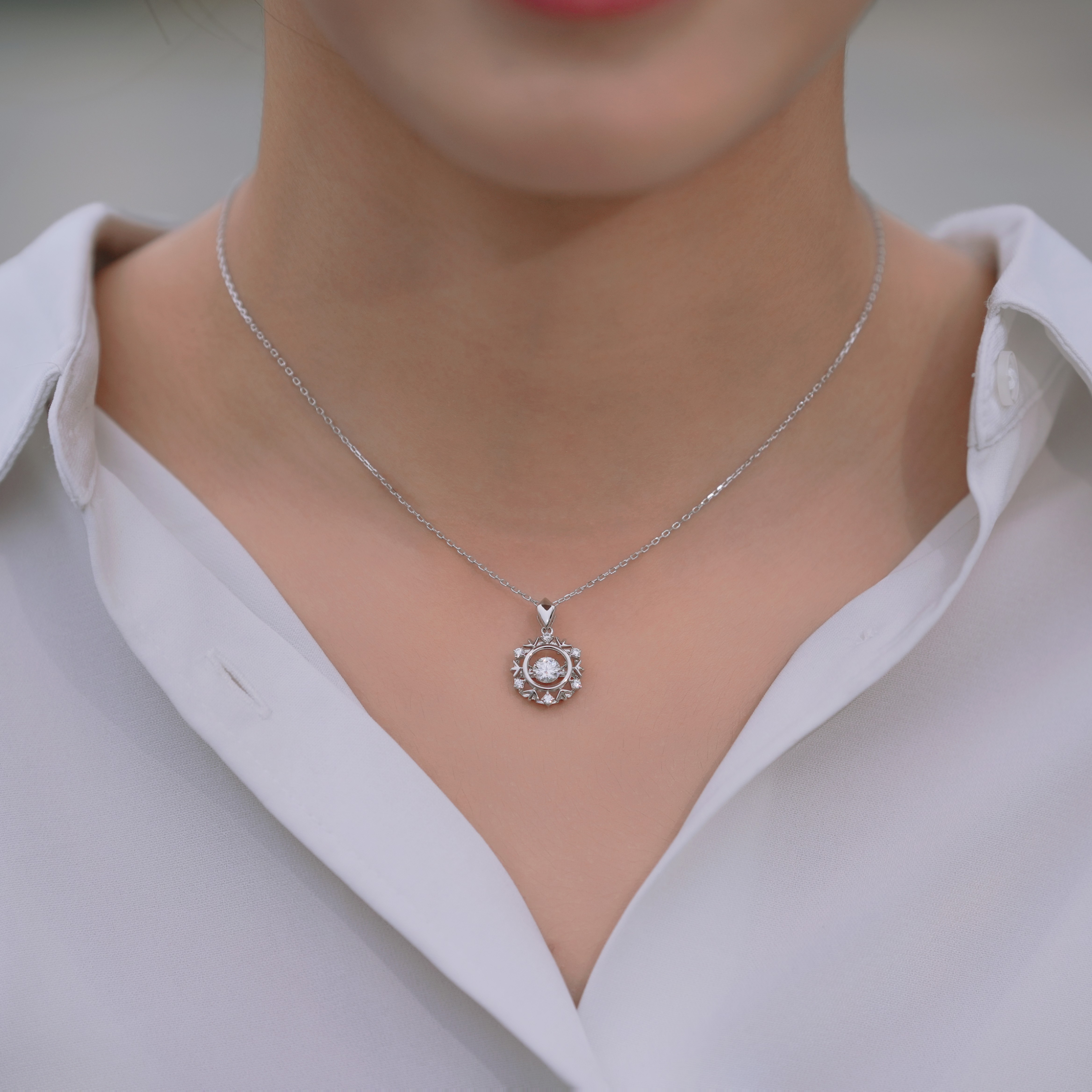 Snowfall Grace 莫桑石純銀鏈墜