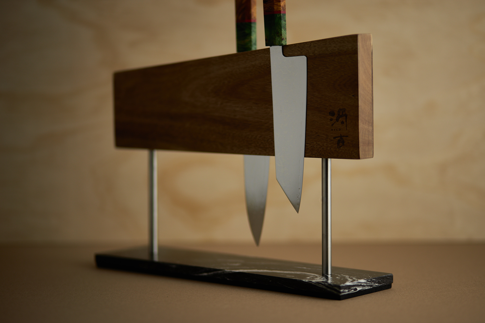 THE KNIFE BLOCK