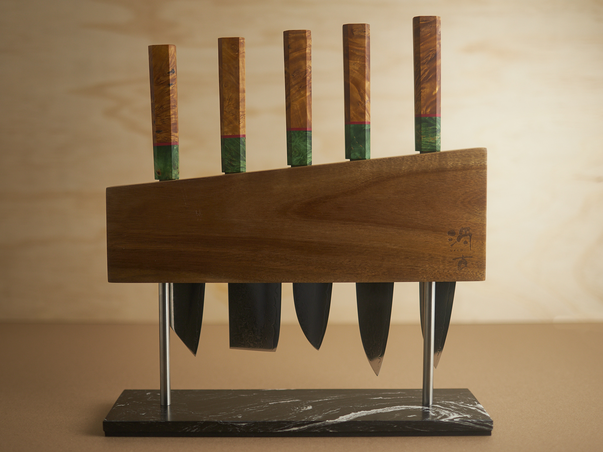 THE KNIFE BLOCK