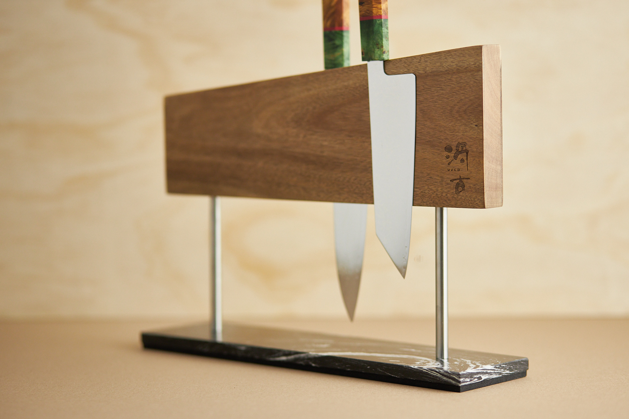 THE KNIFE BLOCK