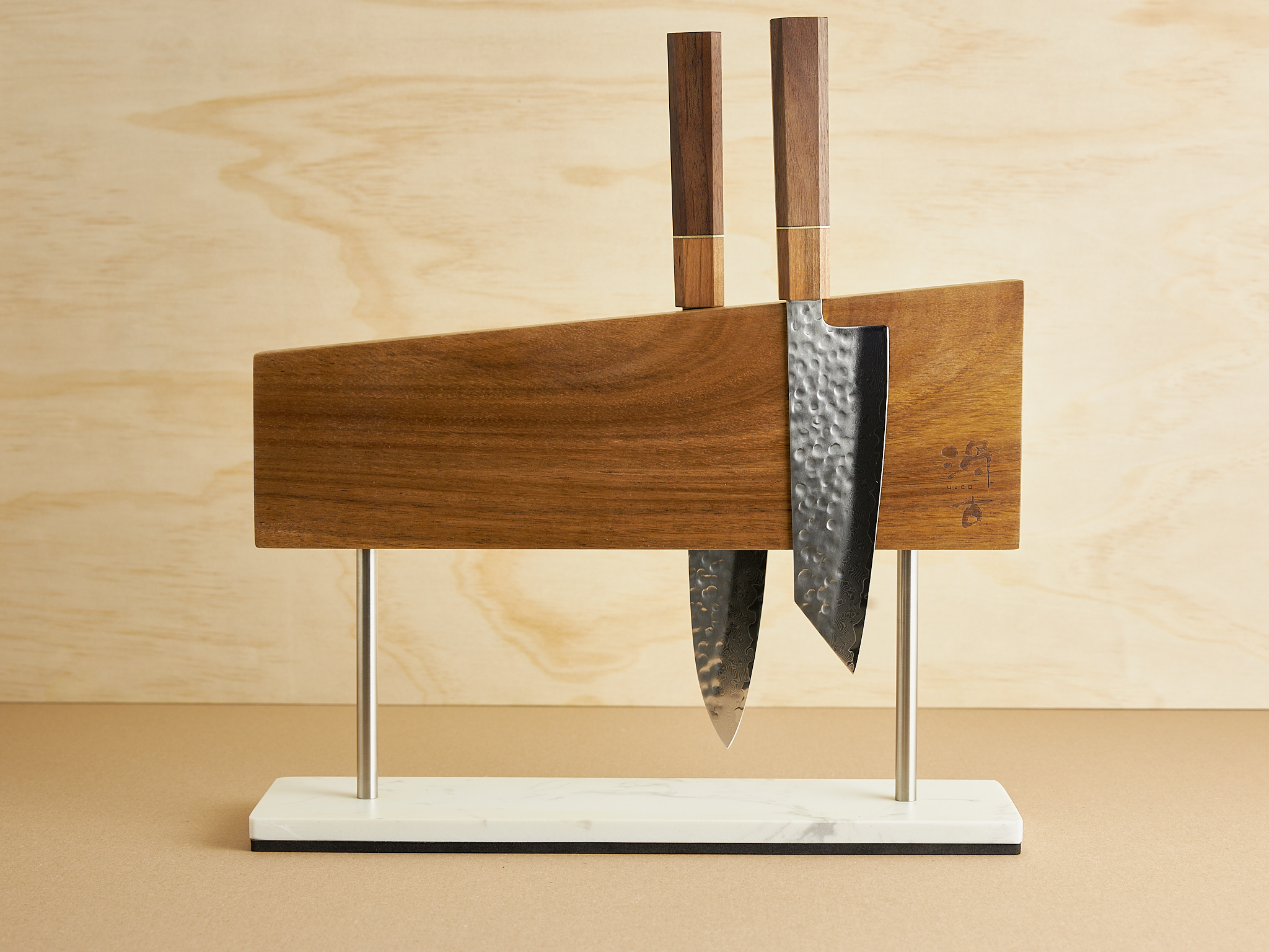 THE KNIFE BLOCK
