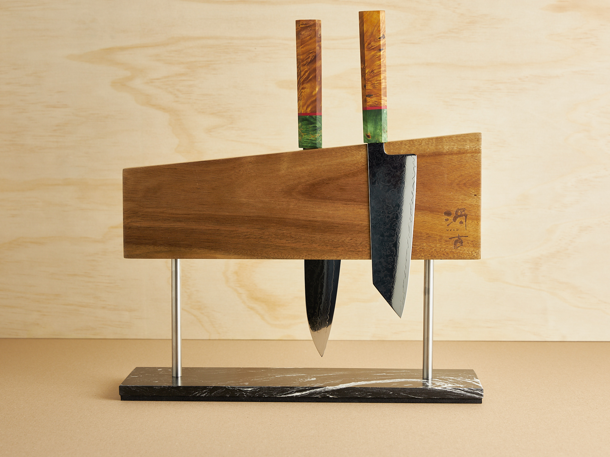 THE KNIFE BLOCK