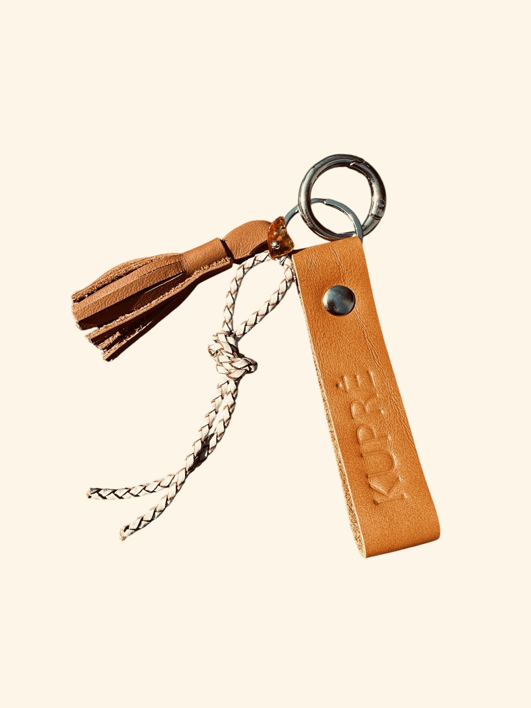 Pakabukas su kristalu