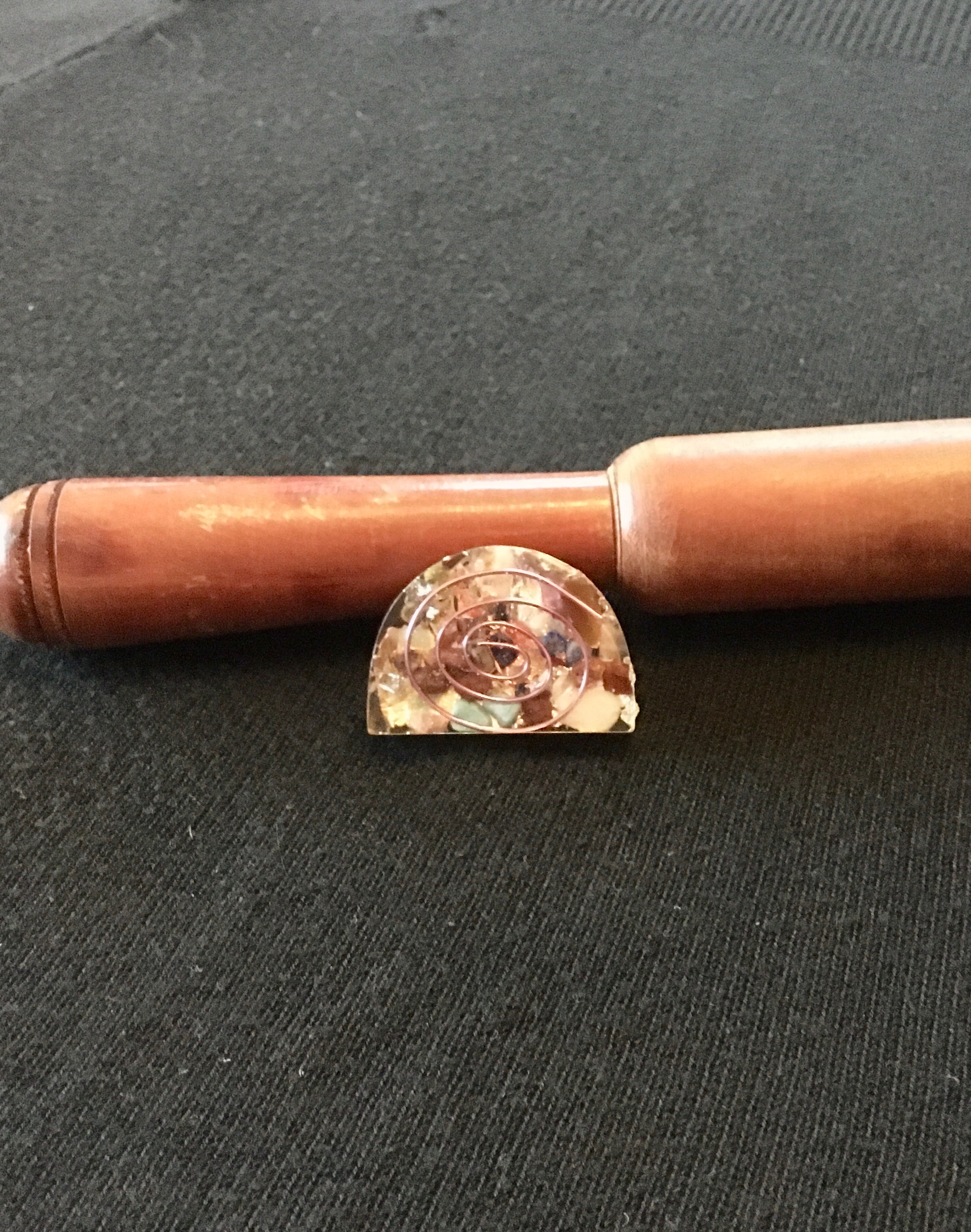 Orgonite de poche demie-lune vie