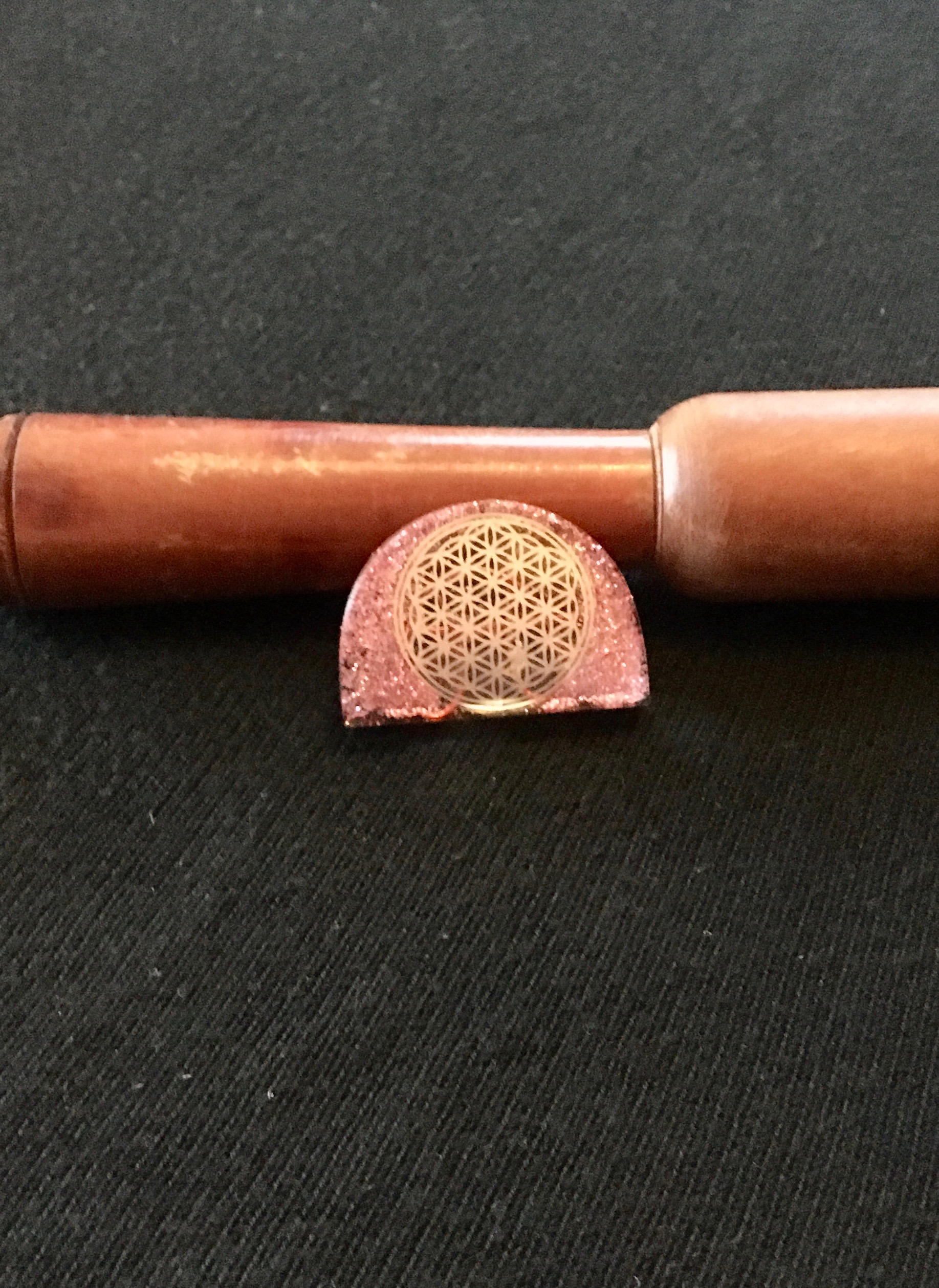 Orgonite de poche demie-lune vie