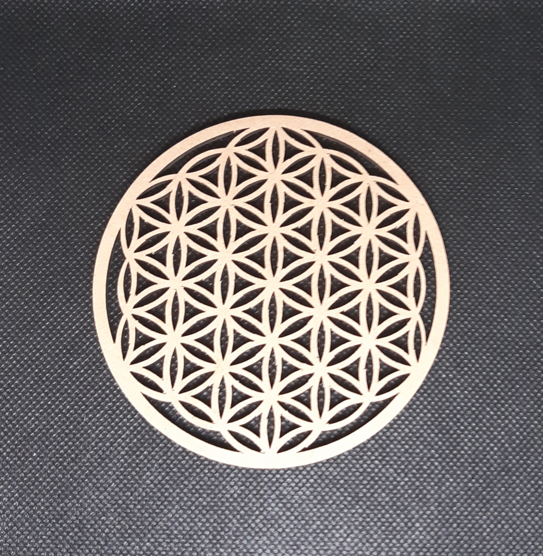 Fleur de vie en bois ajourée