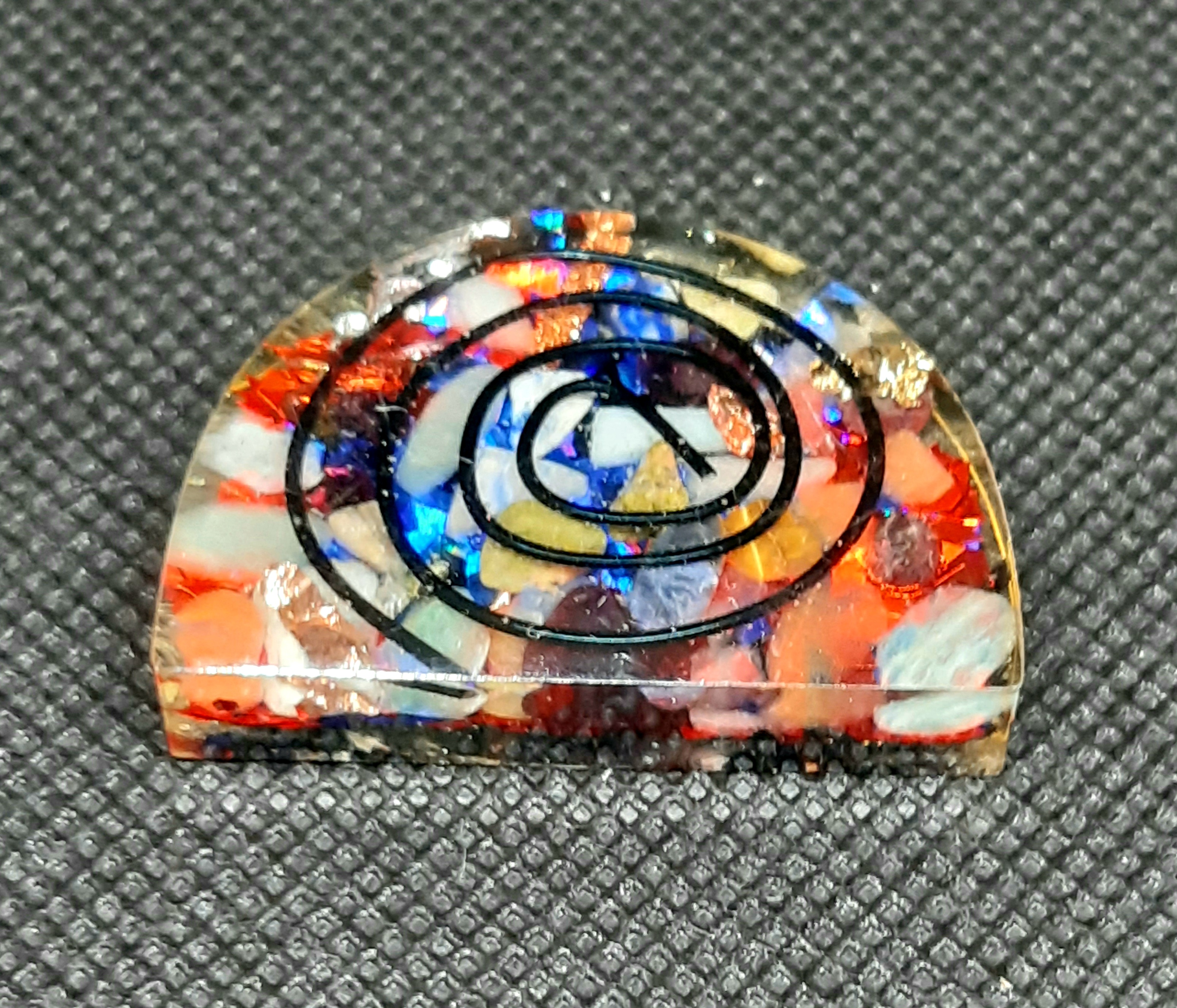 Orgonite de poche mélange de plusieurs pierres naturelles