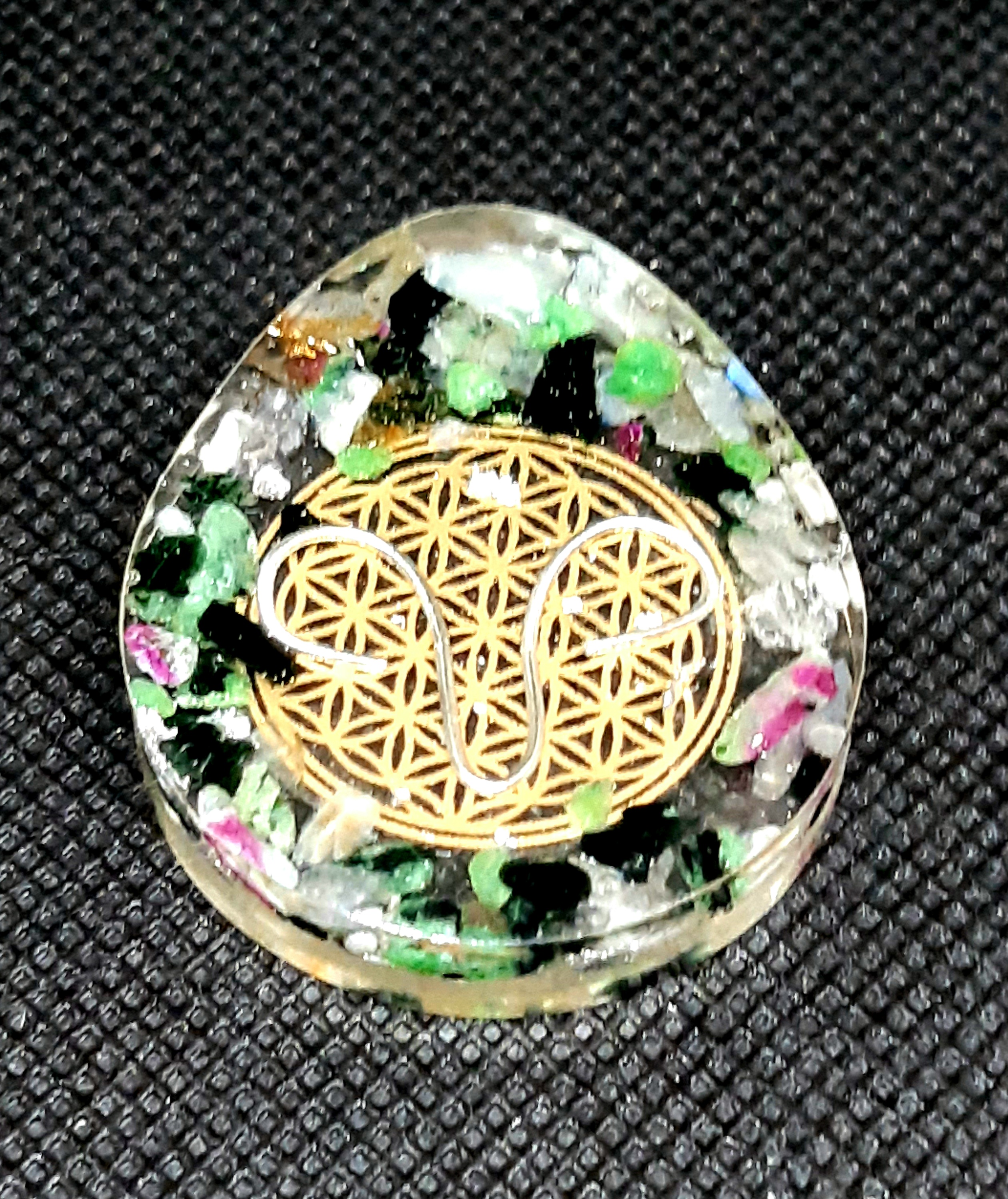 Orgonite de poche Rubis Zoïsite