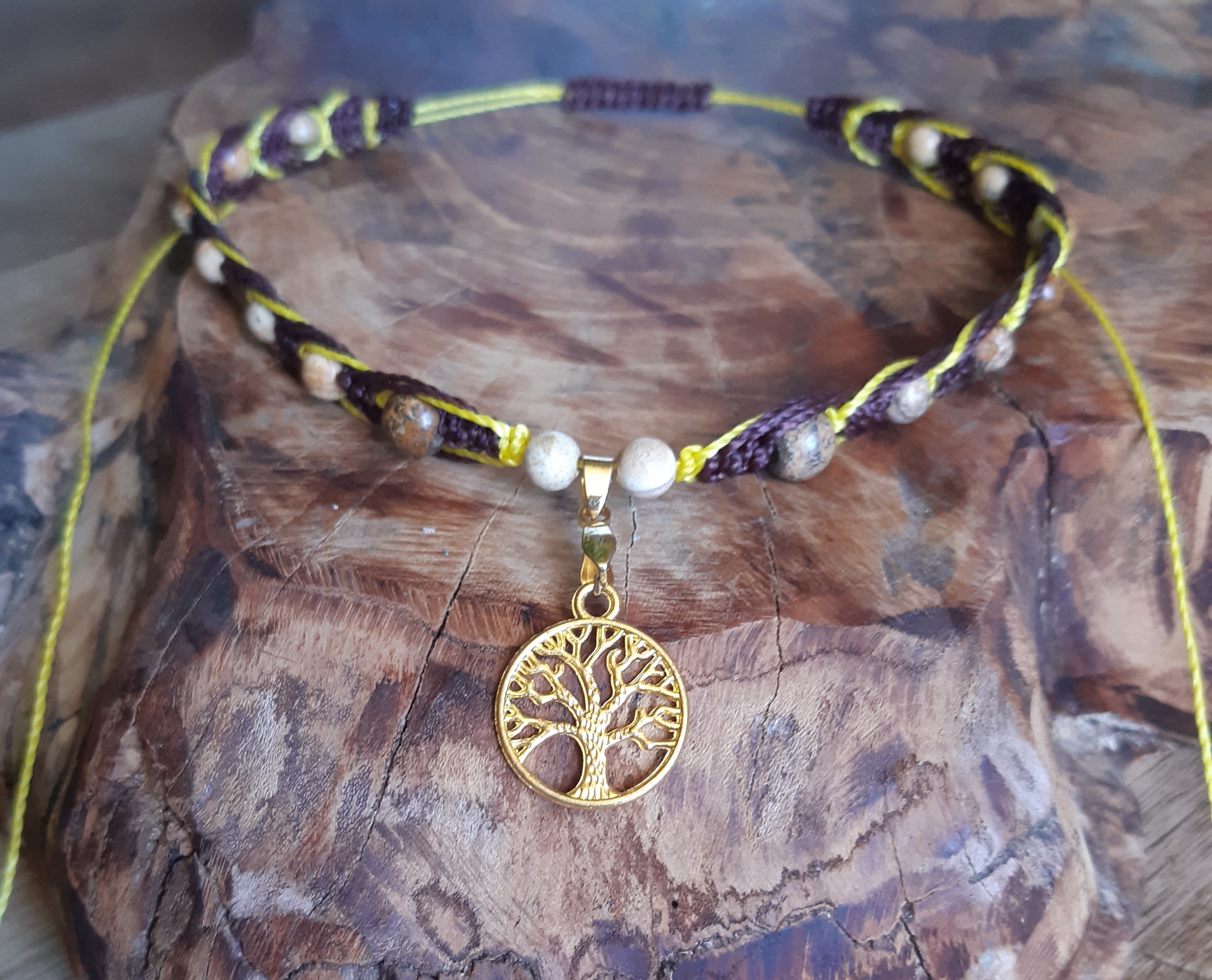 Collier énergétique en bois fossile