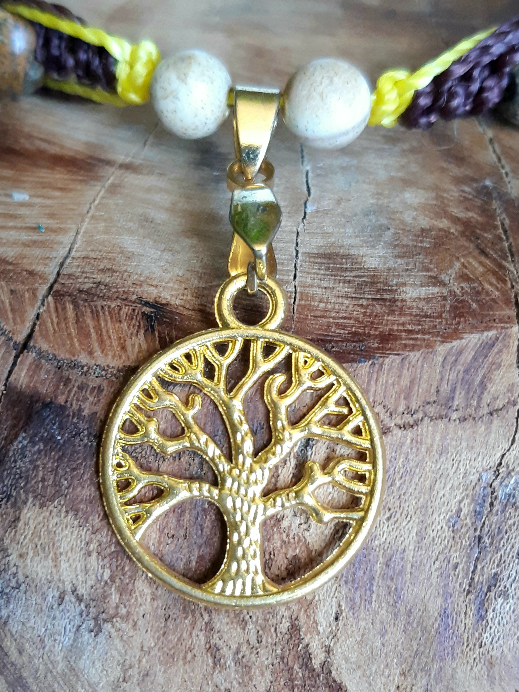 Collier énergétique en bois fossile