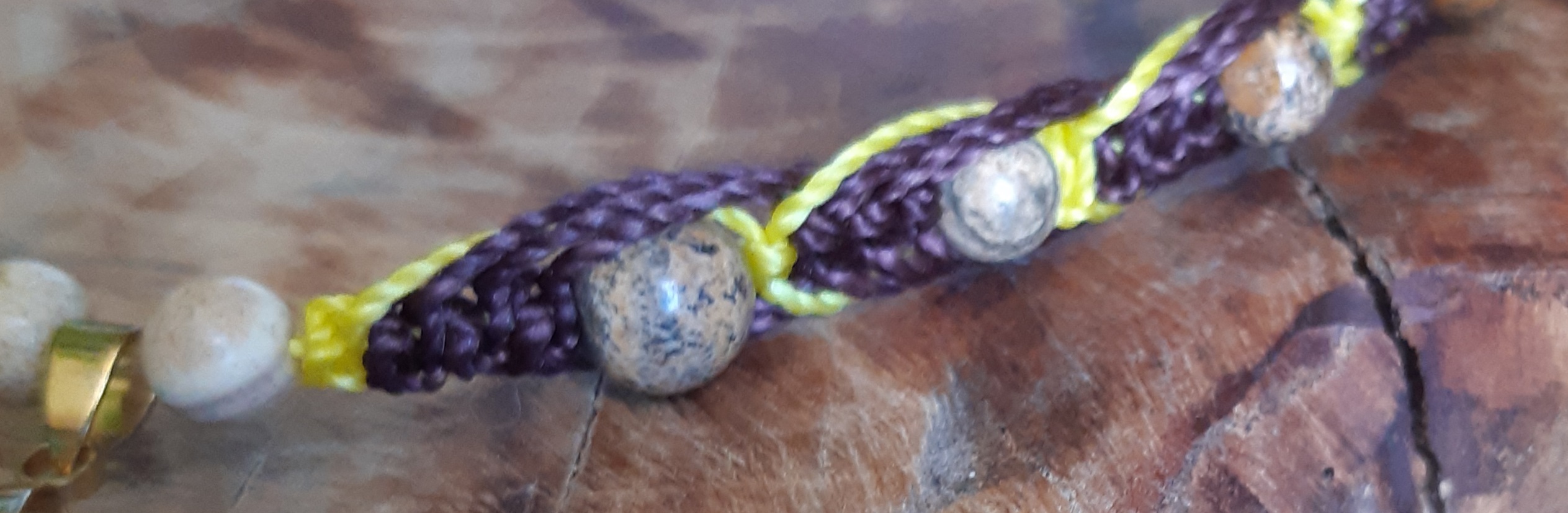 Collier énergétique en bois fossile