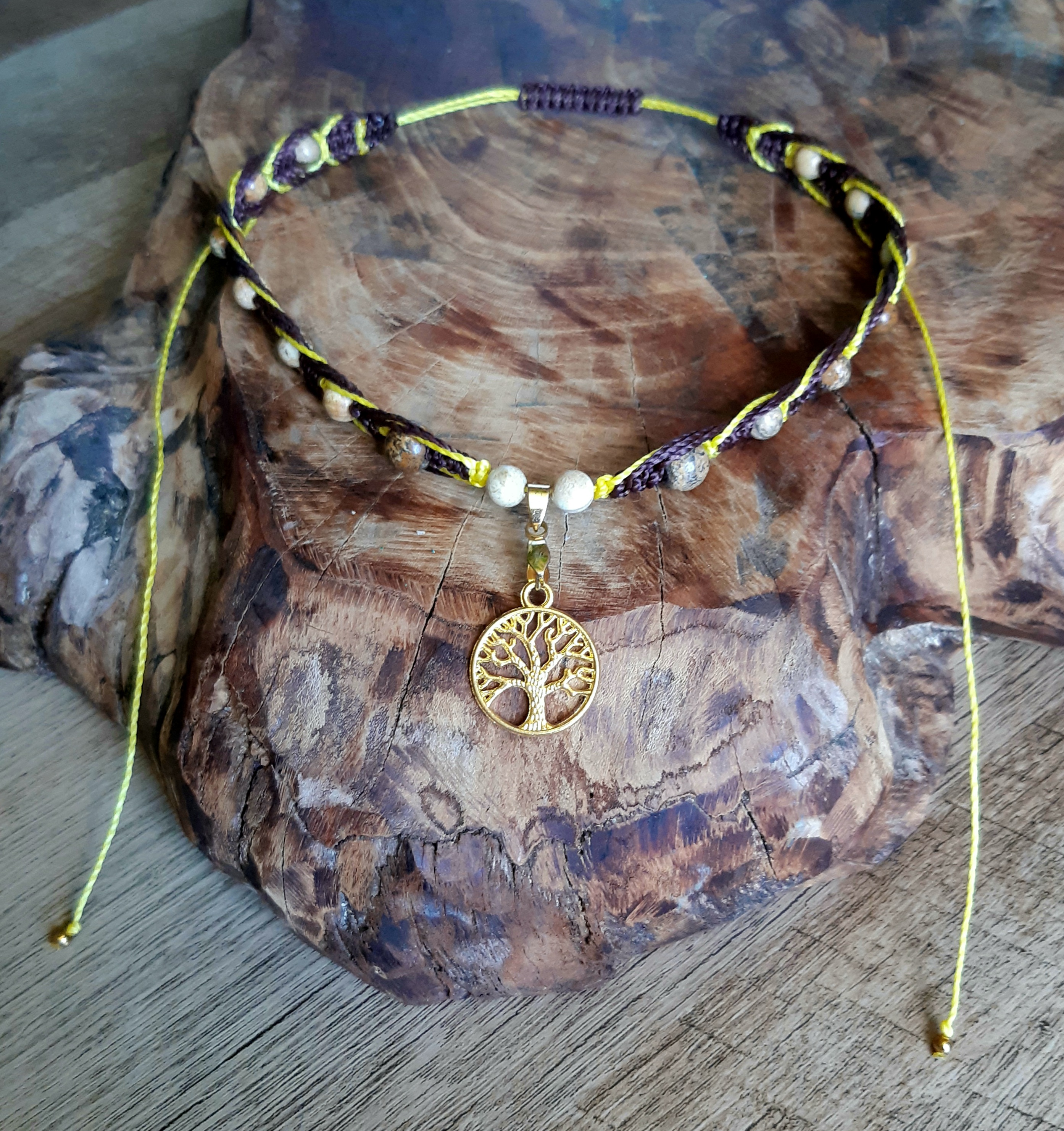 Collier énergétique en bois fossile