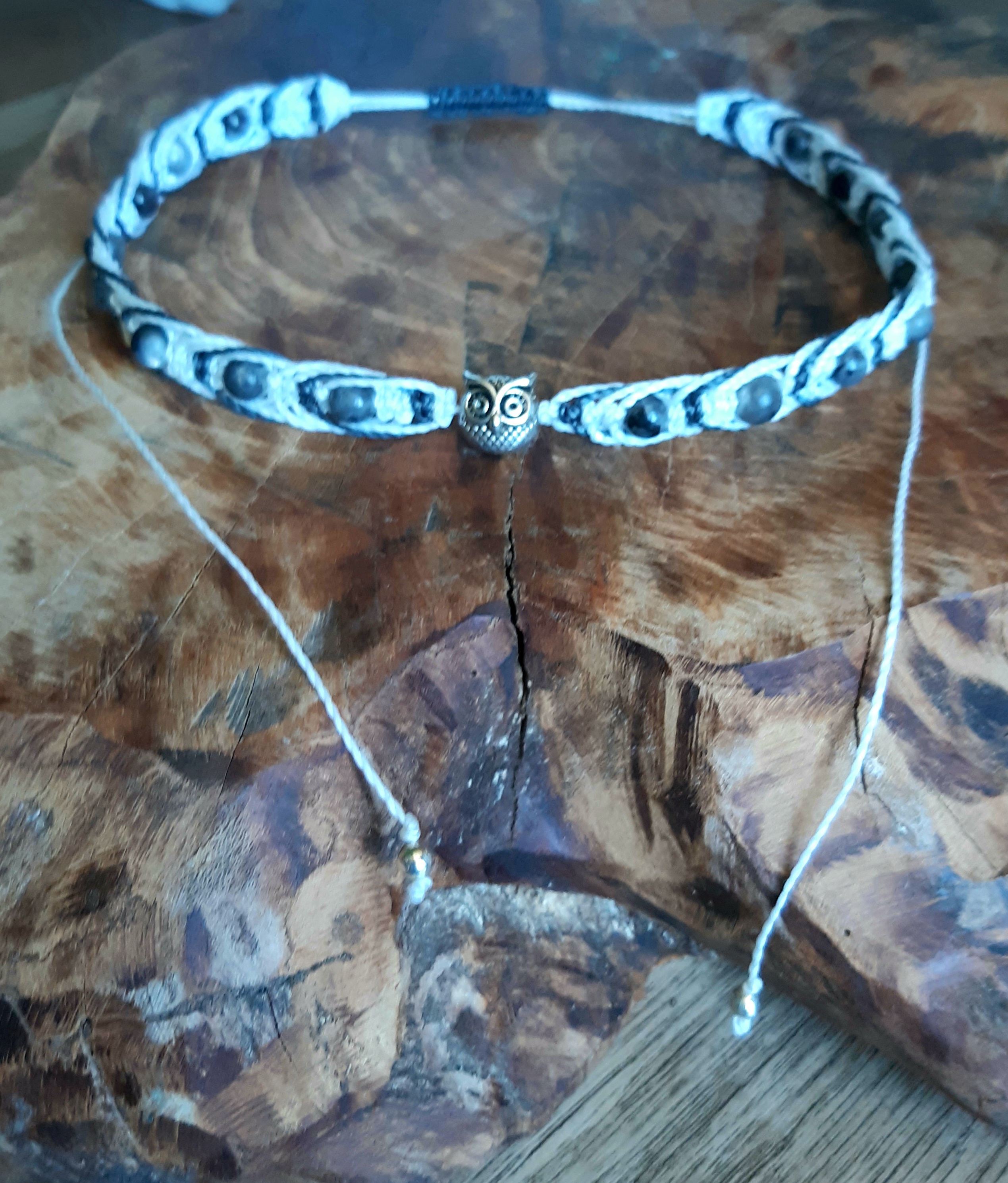 Collier énergétique en Larvikite