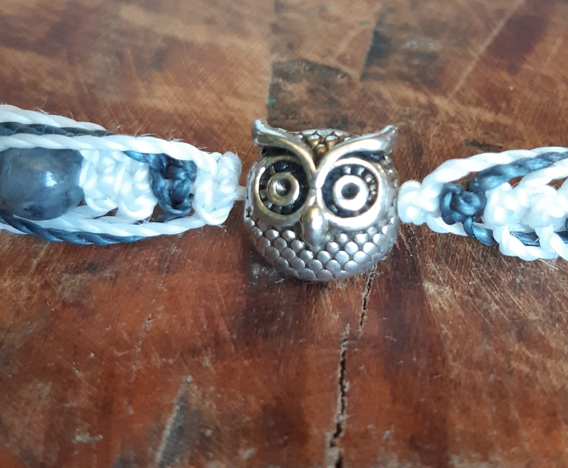 Collier énergétique en Larvikite