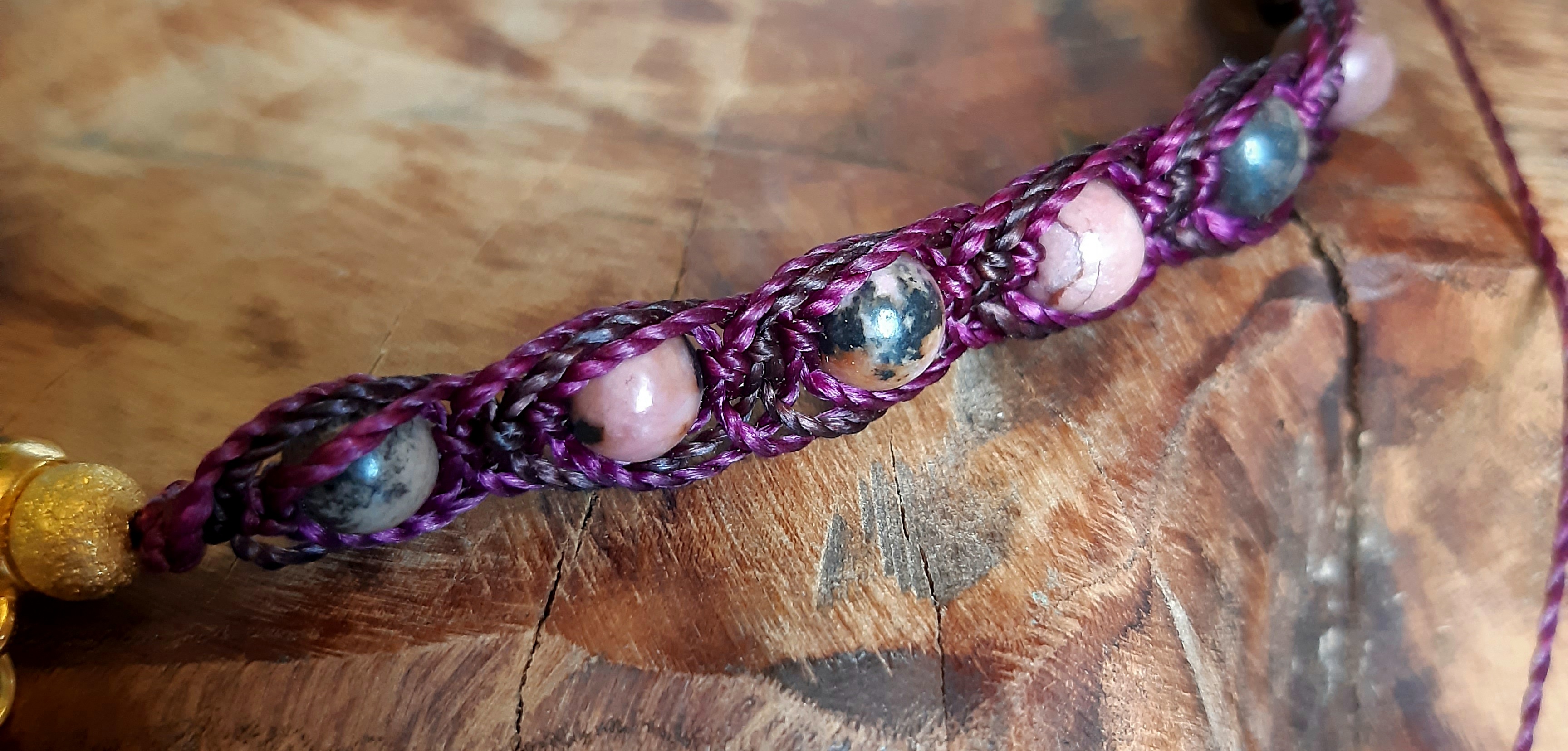 Collier énergétique en rhodonite