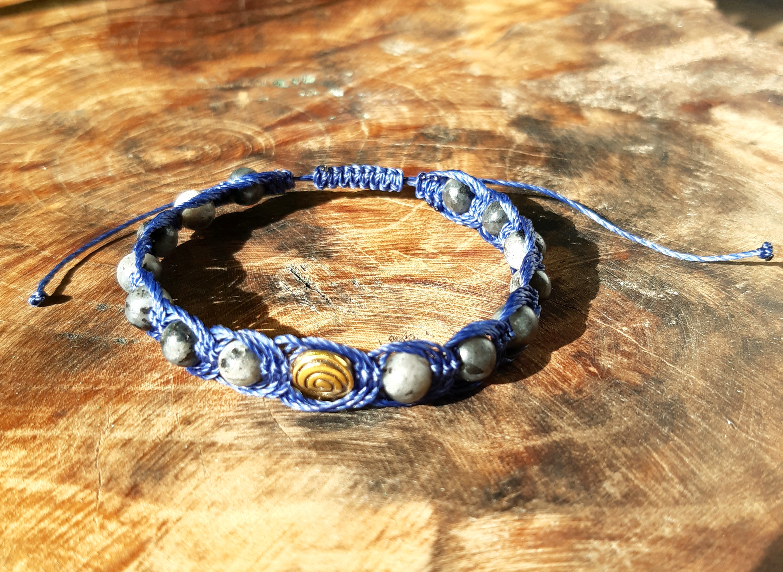 Bracelet énergétique en macramé