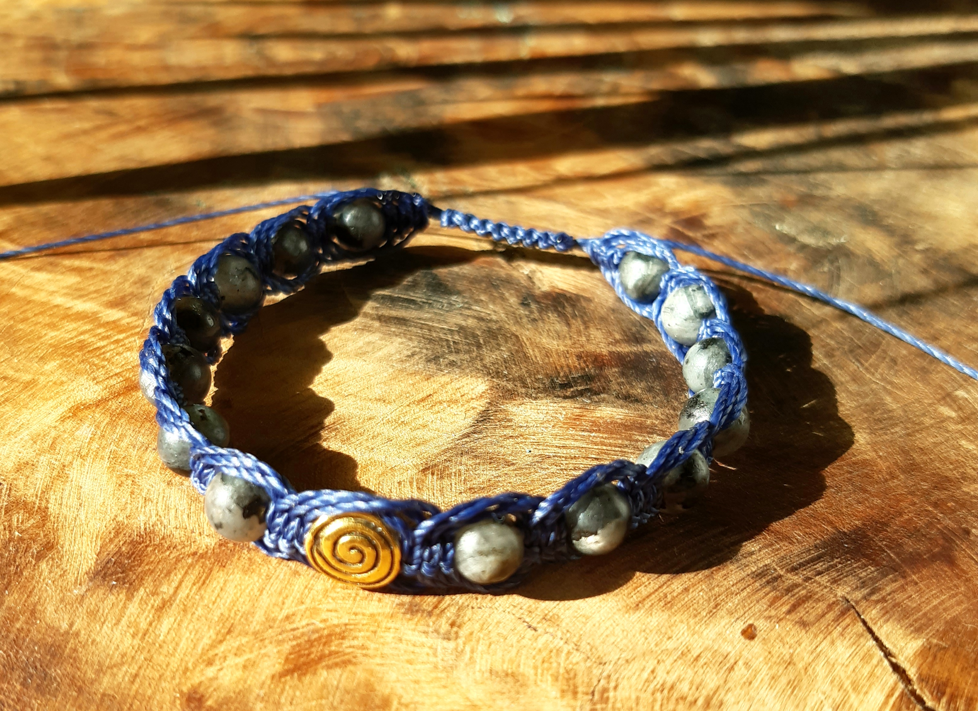 Bracelet énergétique en macramé