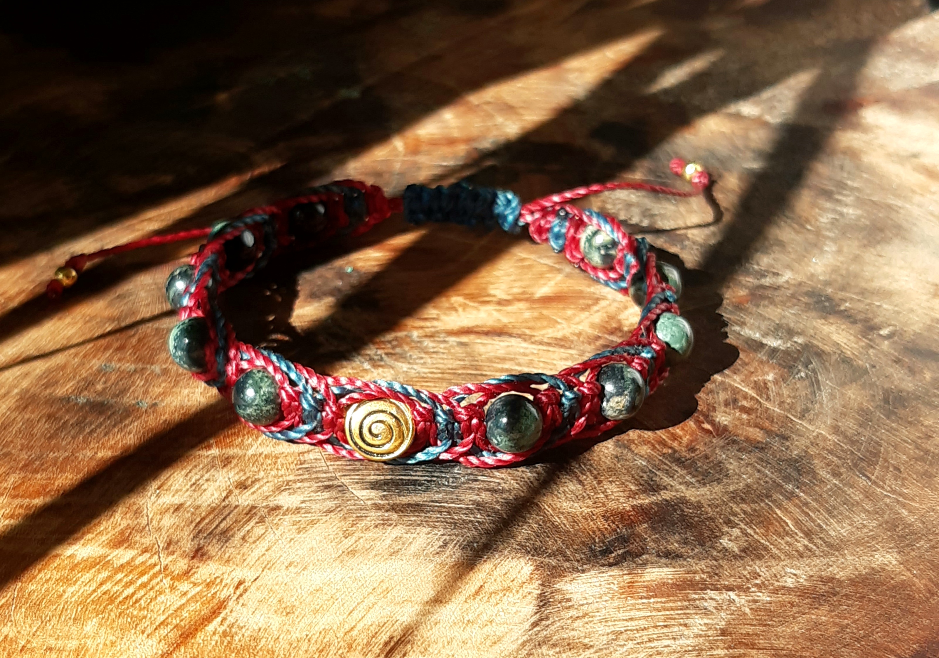 Bracelet énergétique en macramé