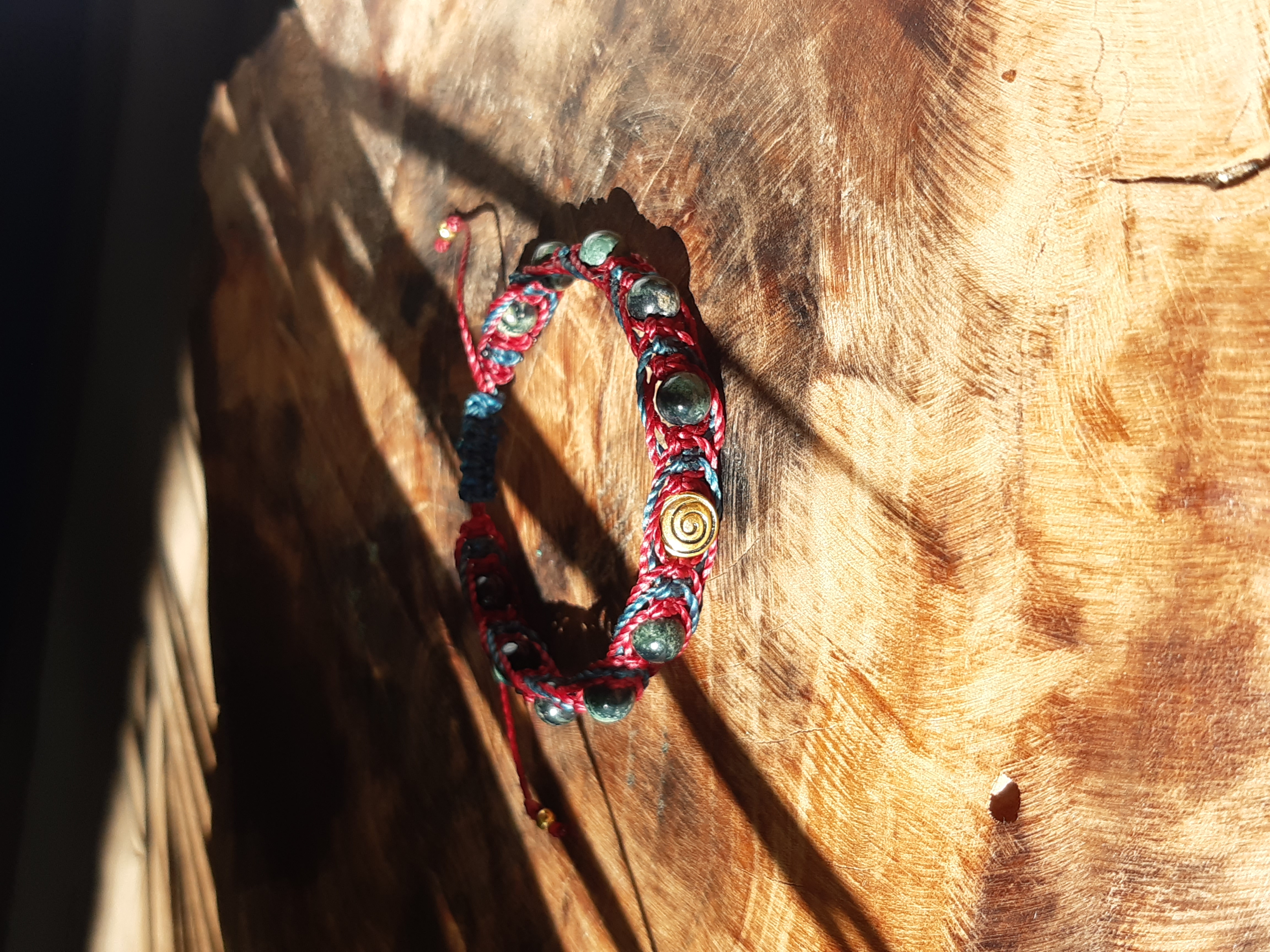 Bracelet énergétique en macramé