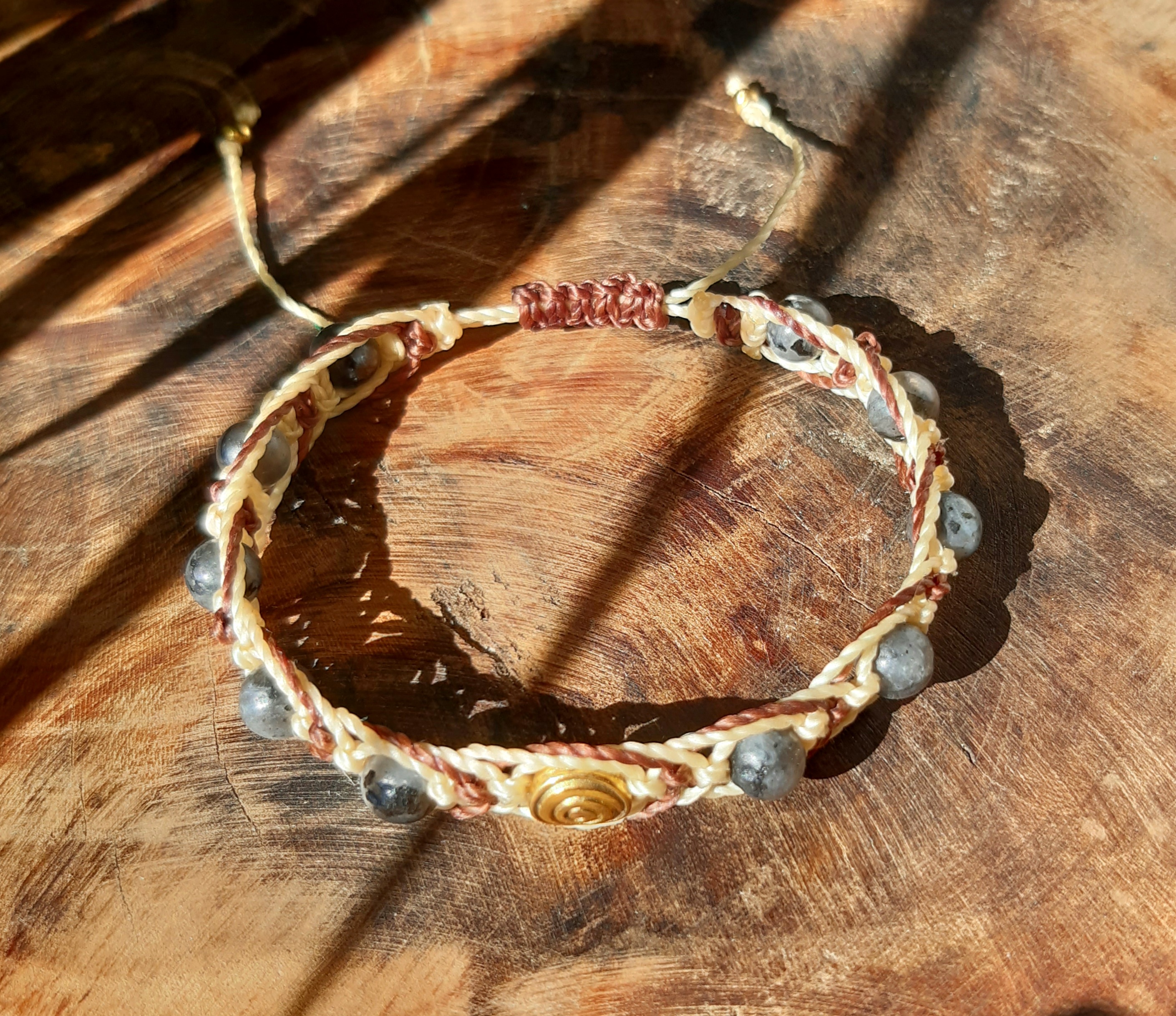 Bracelet énergétique en macramé