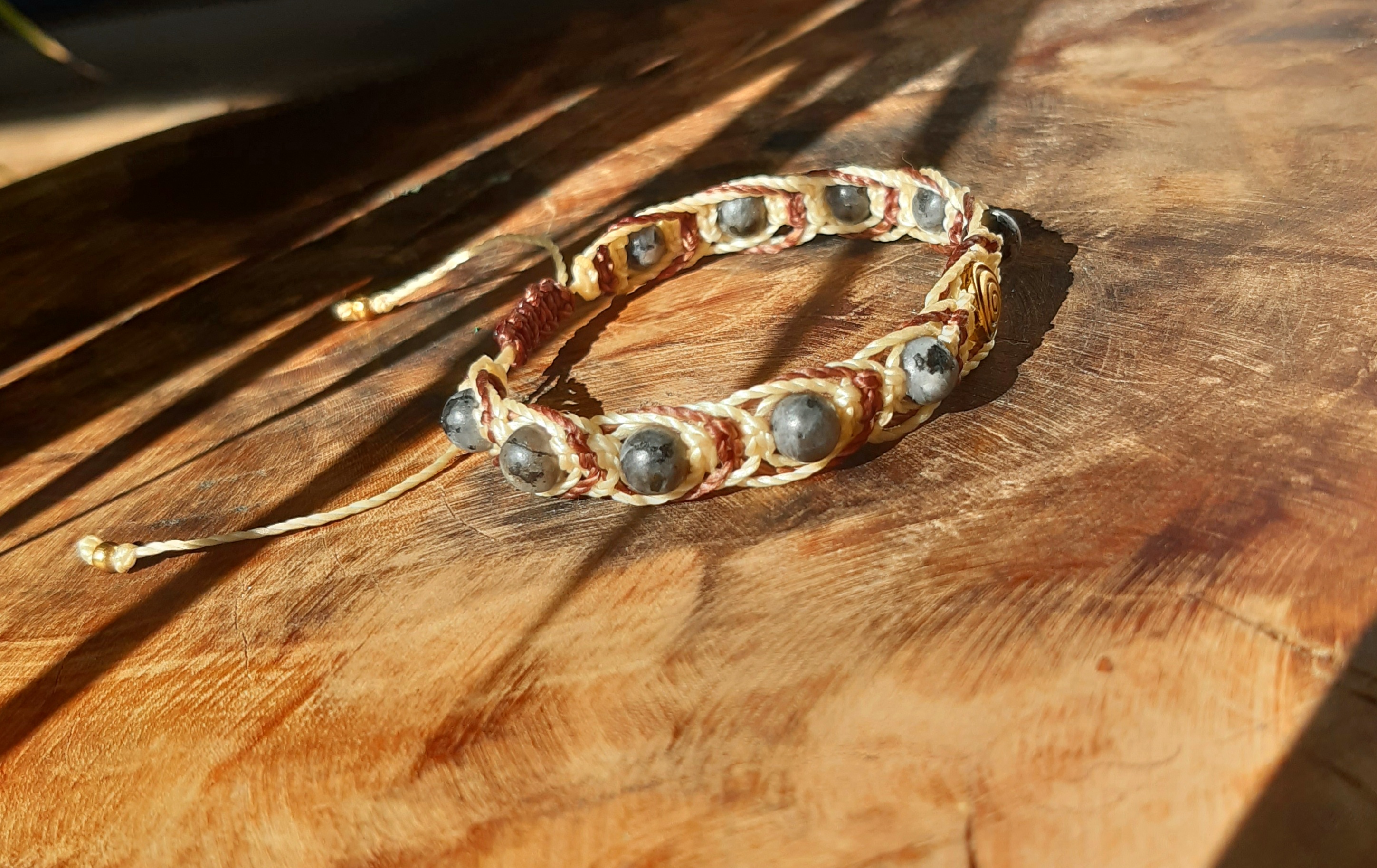 Bracelet énergétique en macramé