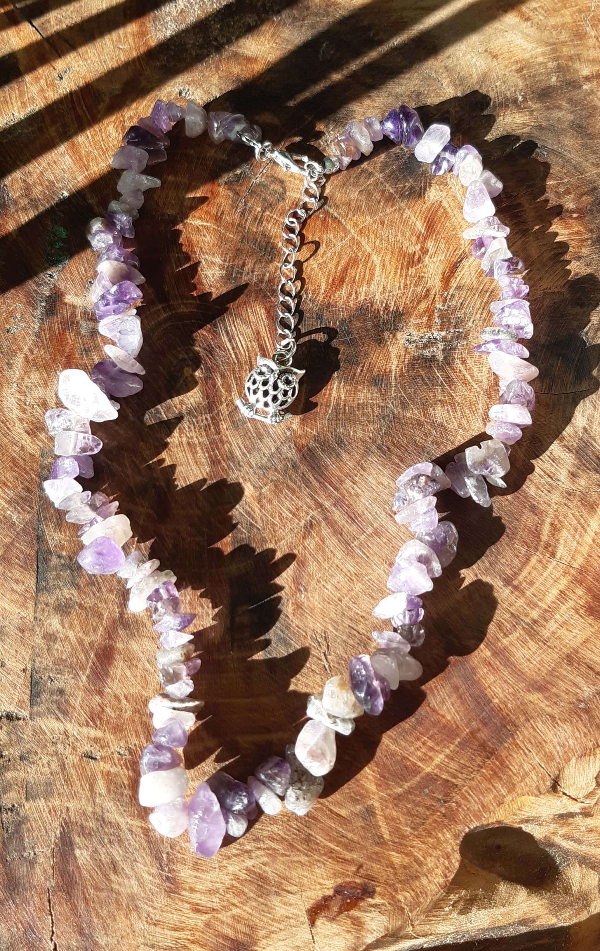 Collier en pierres avec chouette