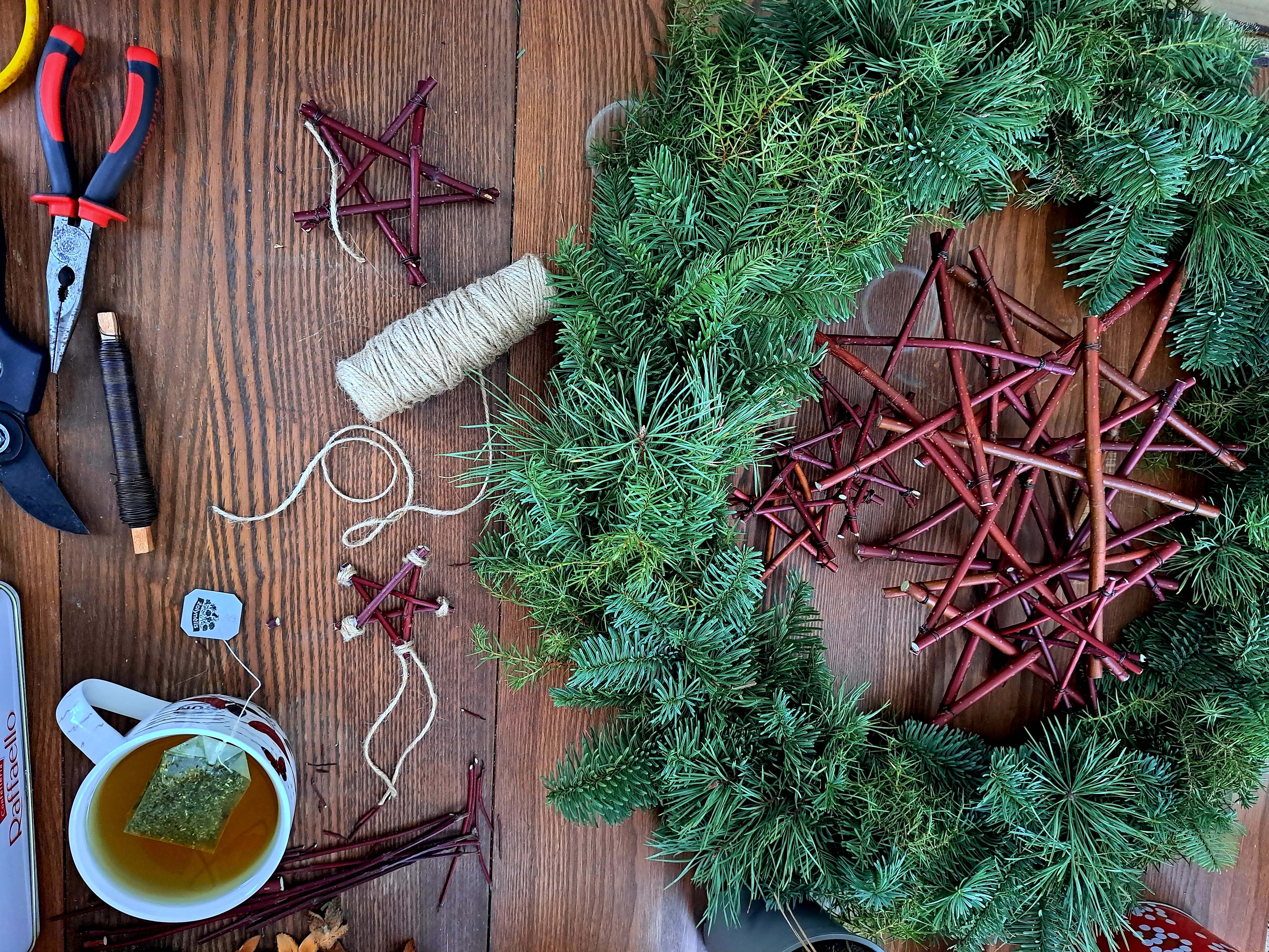 KALĖDINIŲ VAINIKŲ DIRBTUVĖS