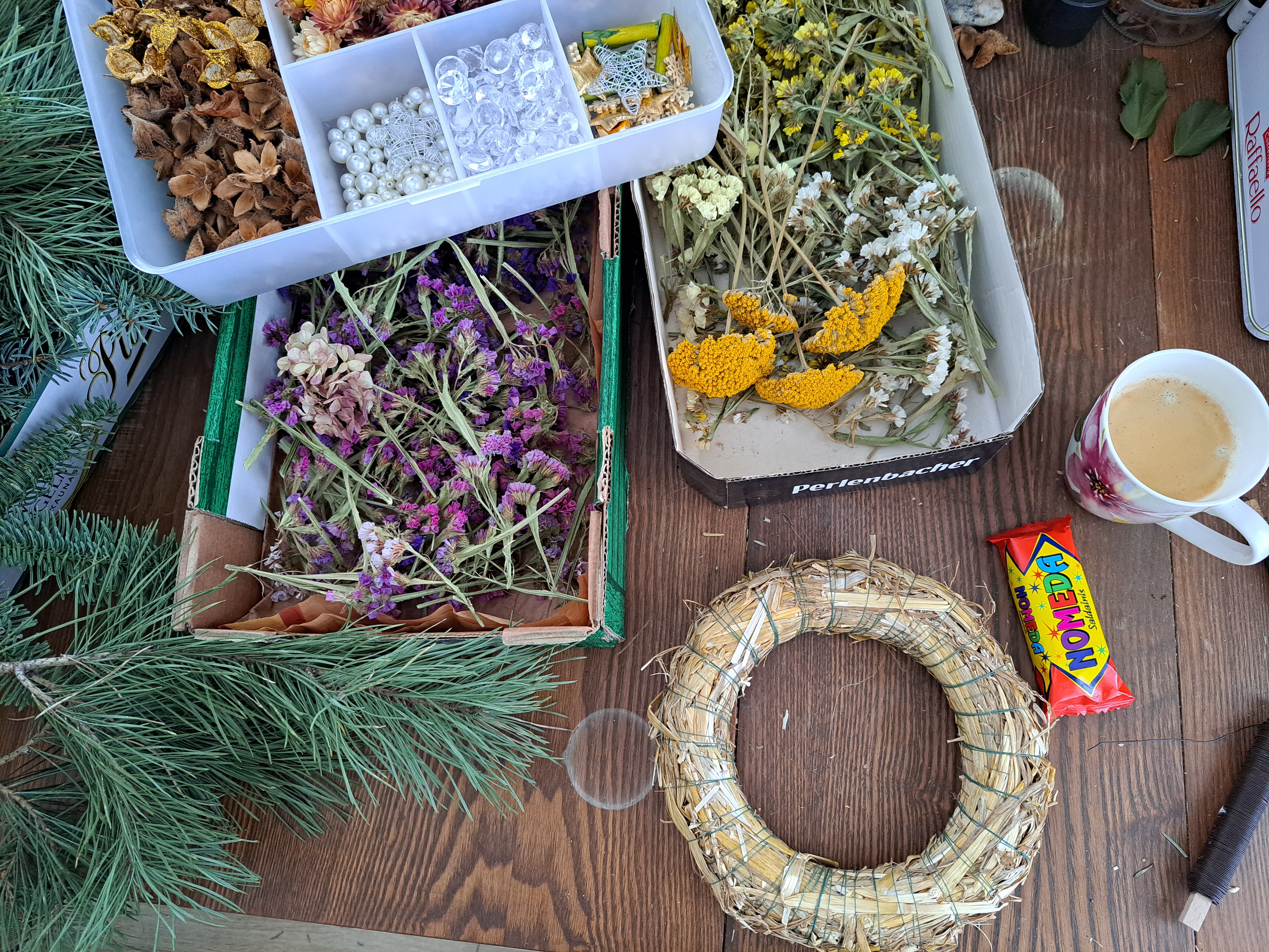 KALĖDINIŲ VAINIKŲ DIRBTUVĖS