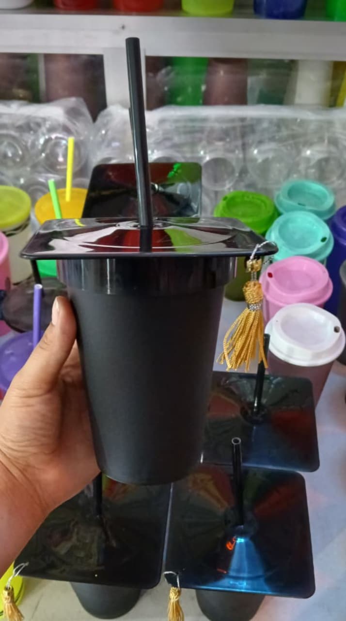 Vaso conico de graduacion con popote