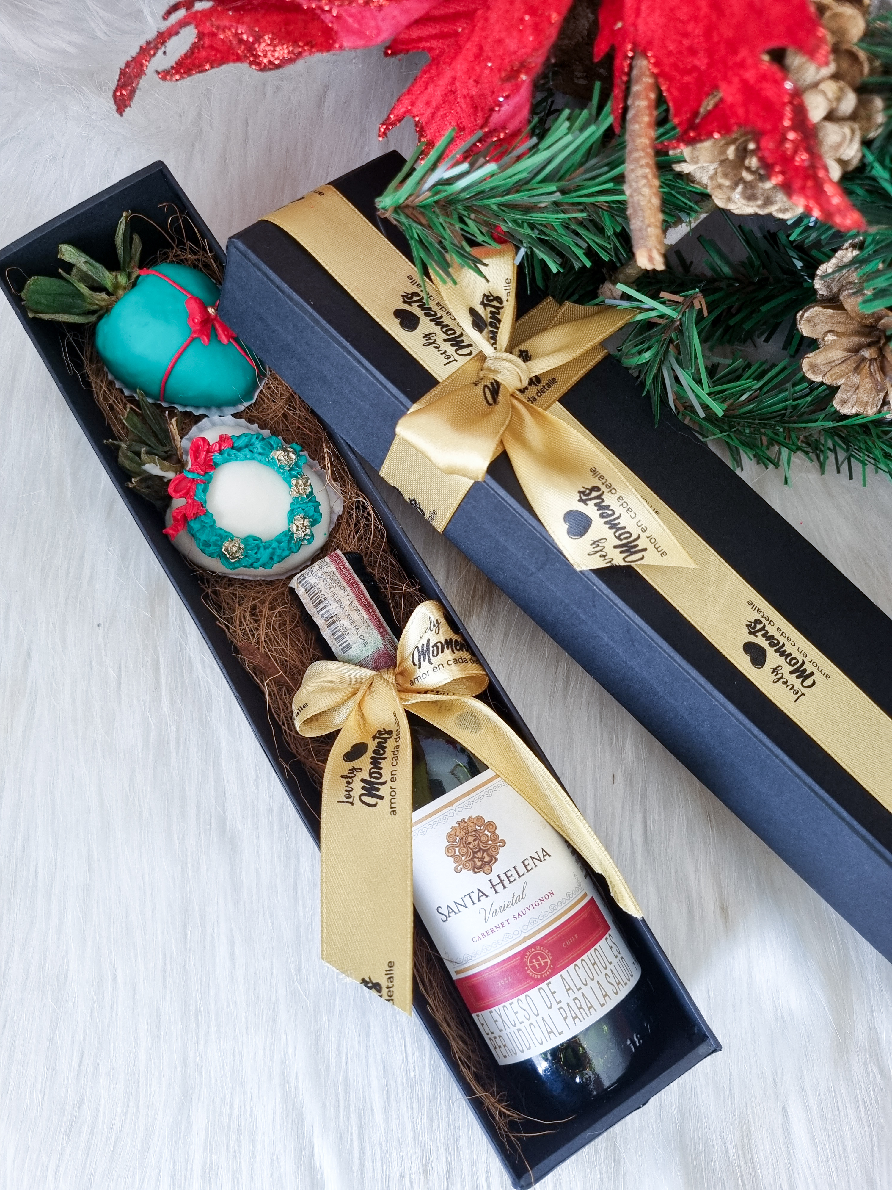 Caja Navideña de Lujo con Fresas y Vino tinto - Floristería en Pereira