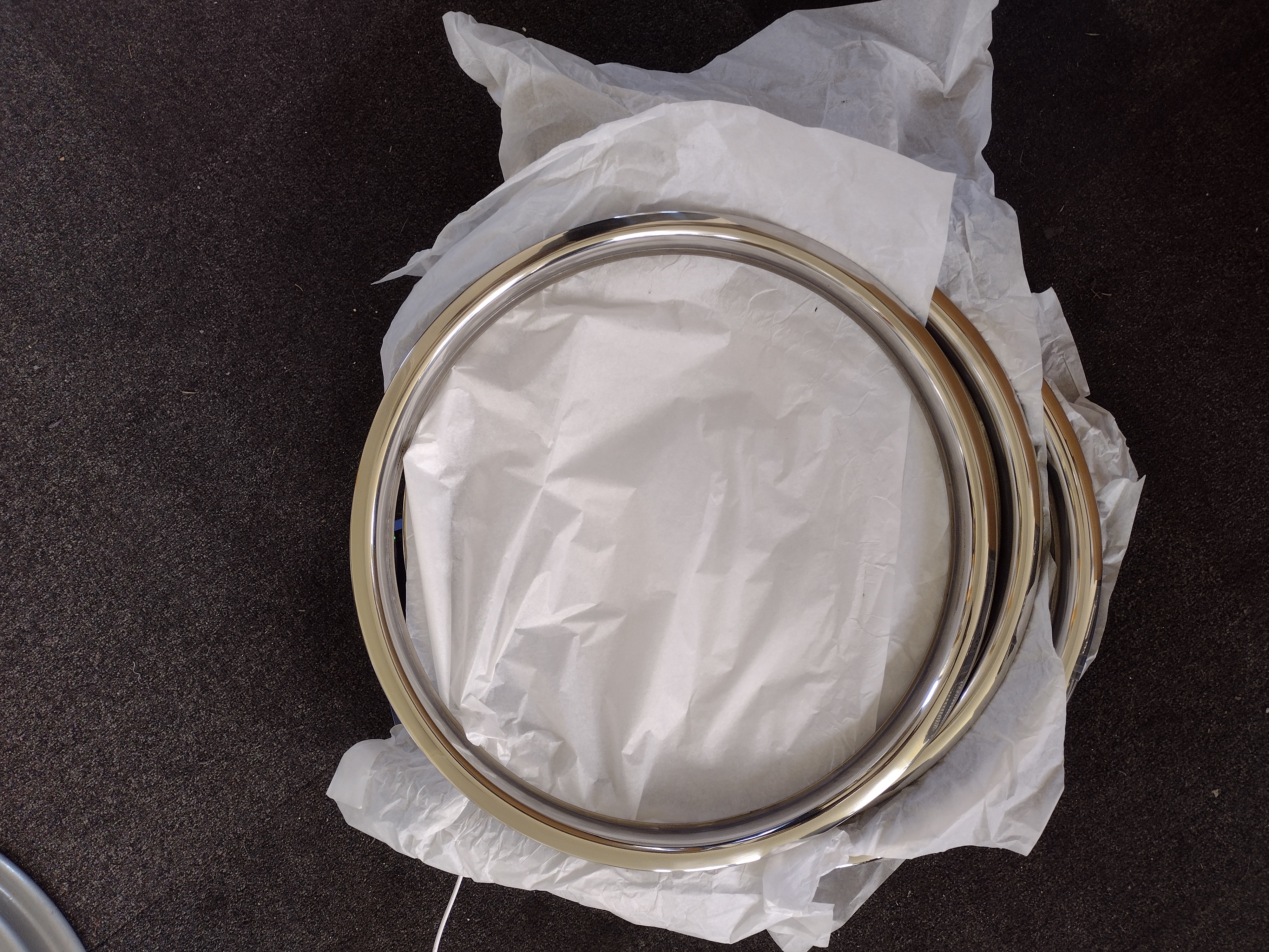 Set of 3 R129 Polished 18" Wheel Trims