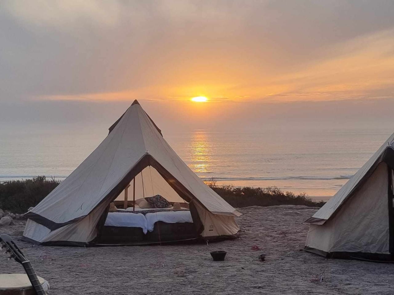 Nuit sous tentes  traditionnel au bord de l'océan 8 pax