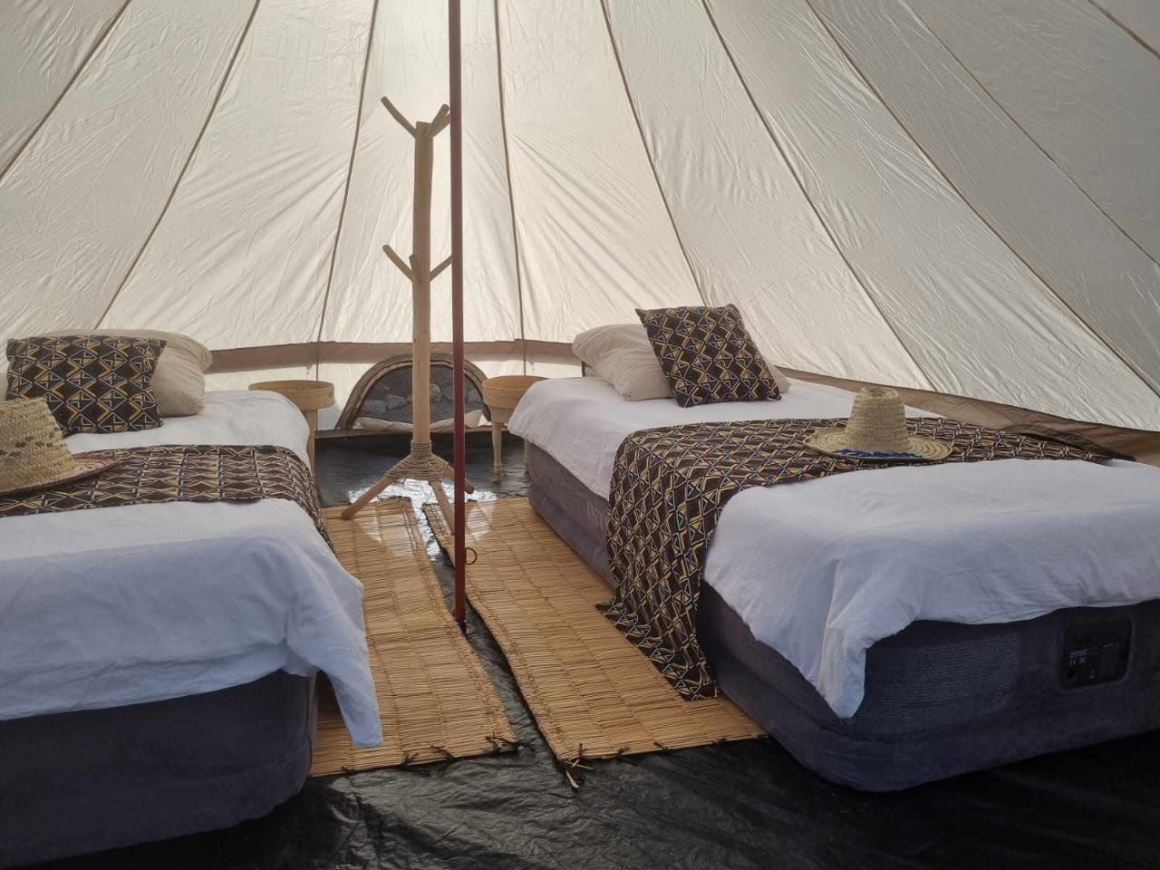 Nuit sous tentes  traditionnel au bord de l'océan 6 pax