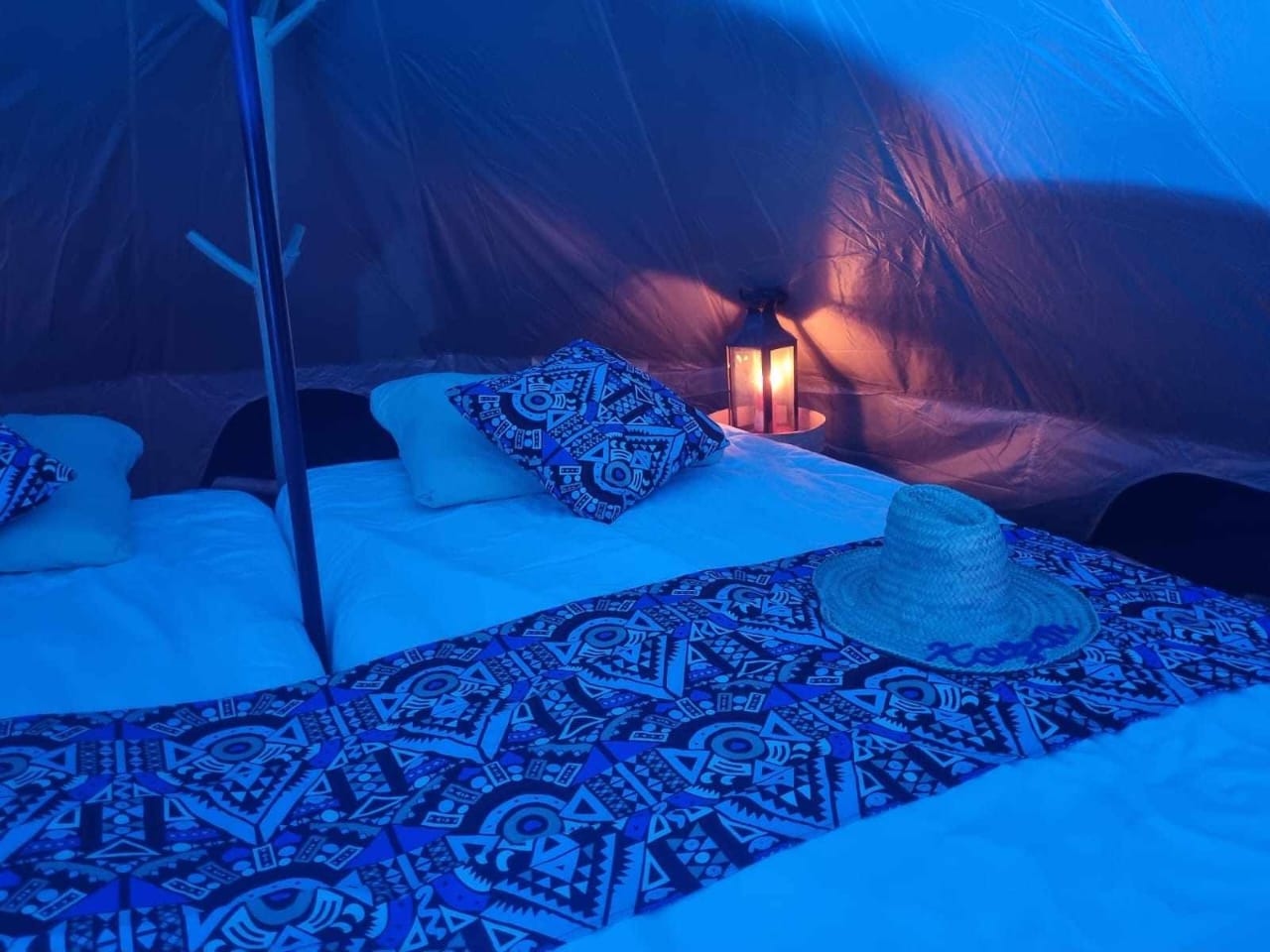 Nuit sous tentes  traditionnel au bord de l'océan 10 pax