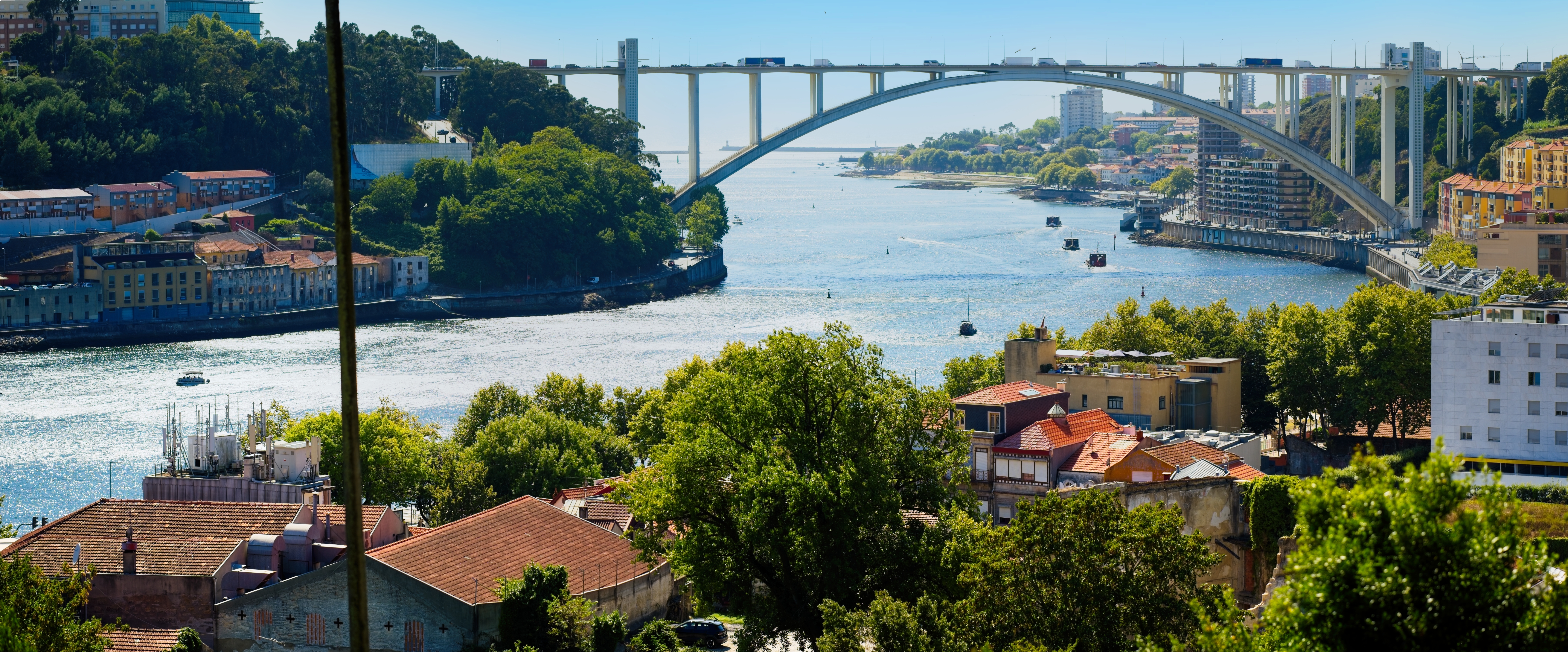Gelimiteerde en gesigneerde panorama print van het uitzicht bij Jardins do Palacio in Porto