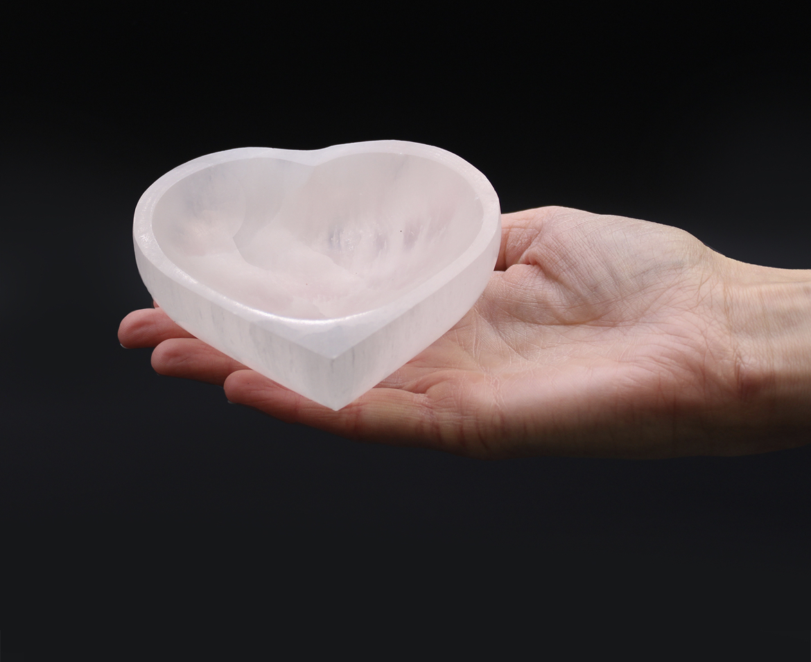 Selenito dubuo - širdis, 10cm