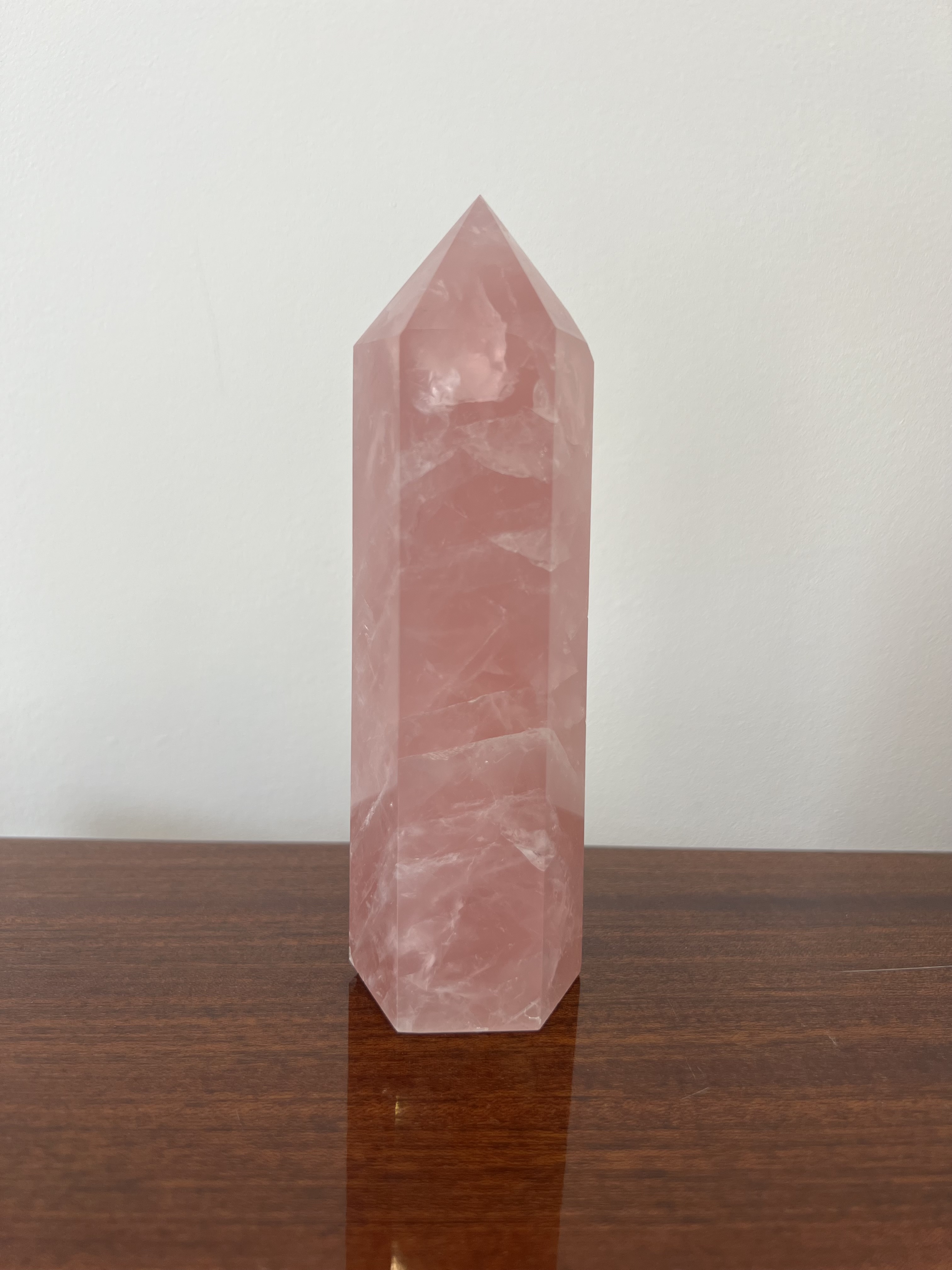 Rožinio kvarco obeliskas