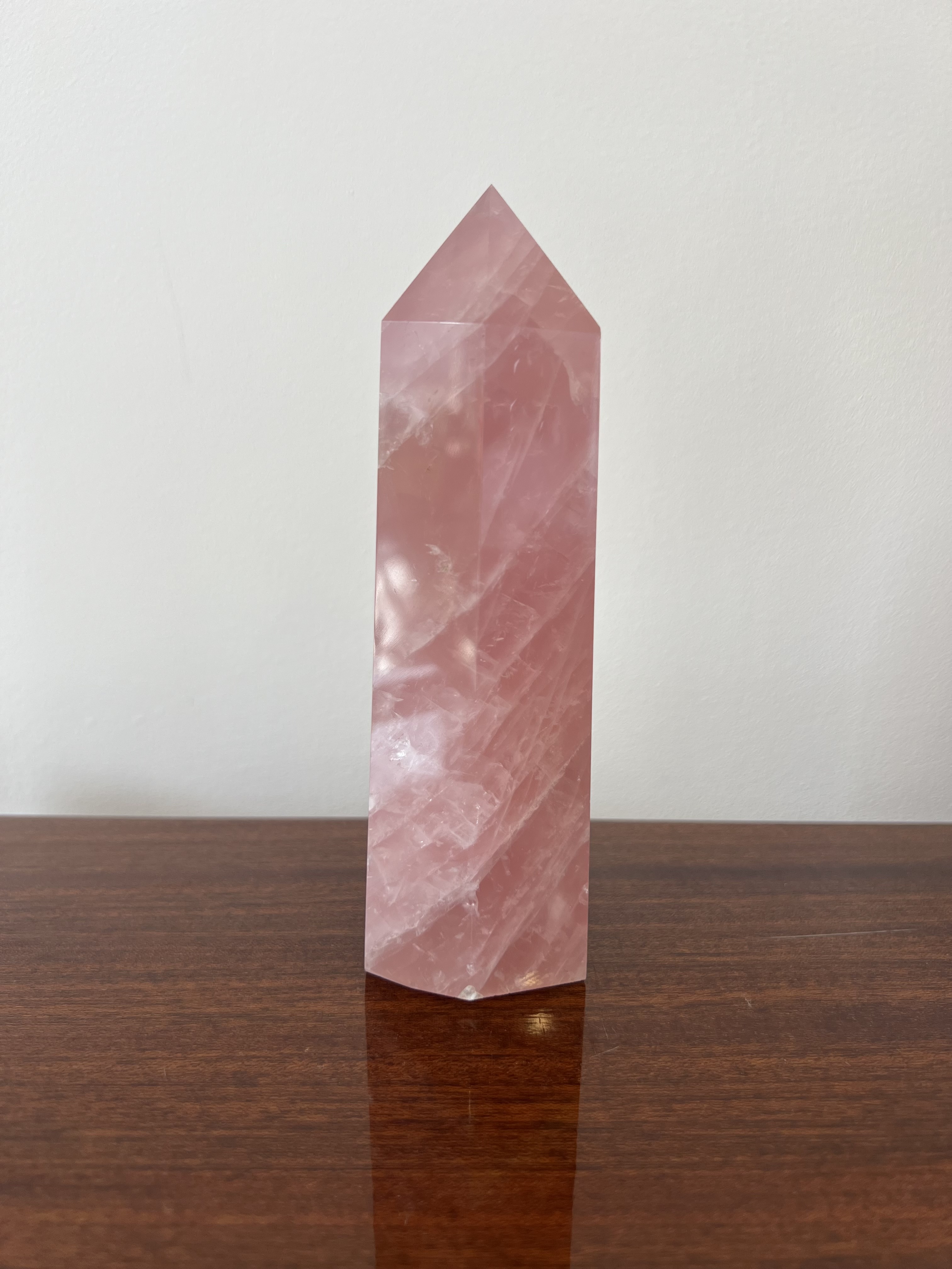 Rožinio kvarco obeliskas