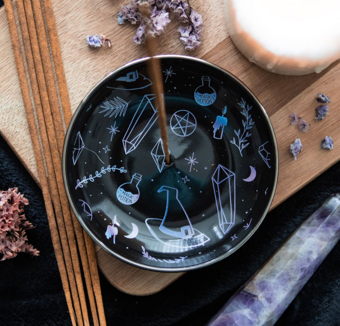 Smilkalinė “Kristalų ragana”