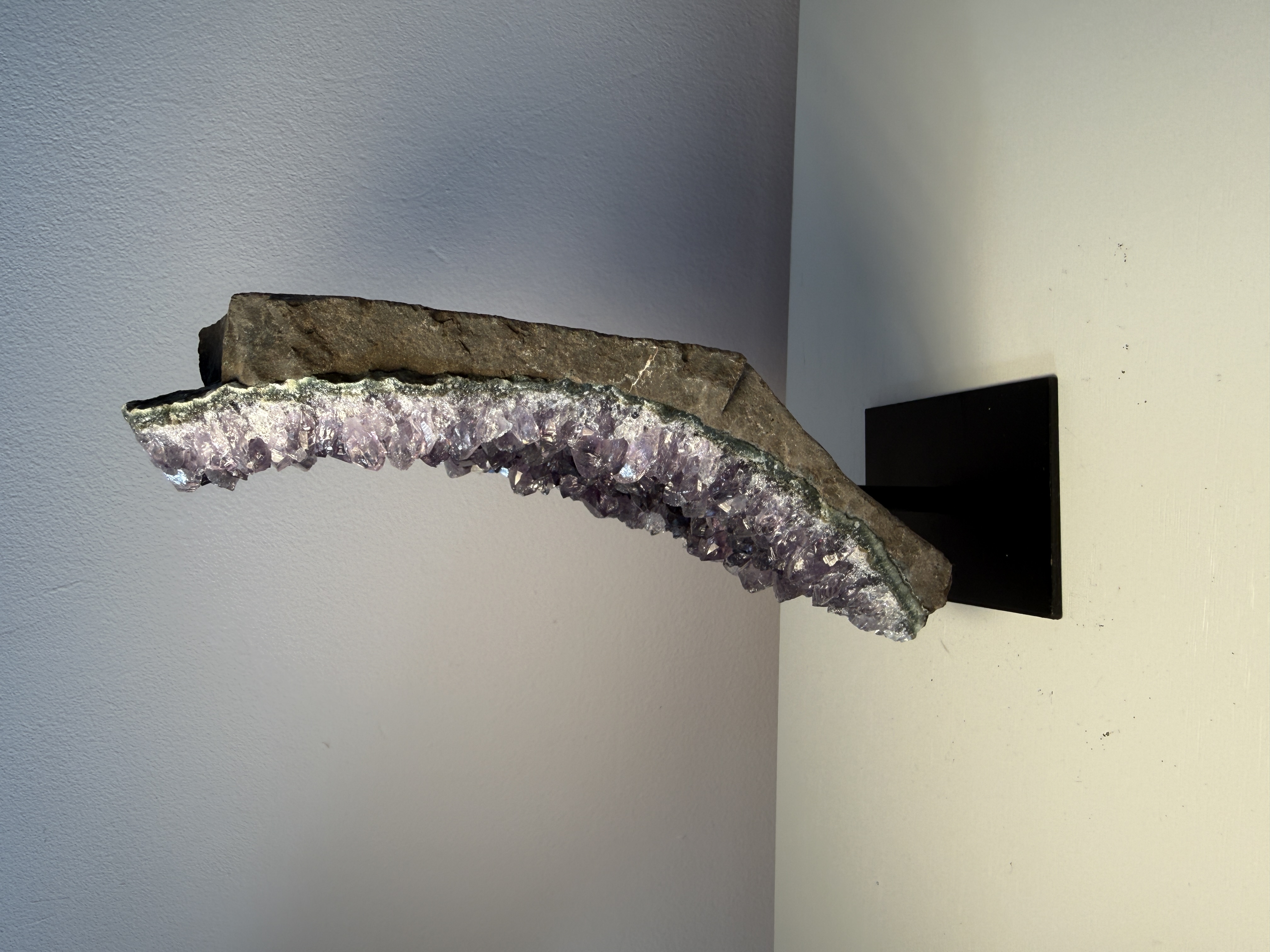 Ametisto drūza ant stovo 600g