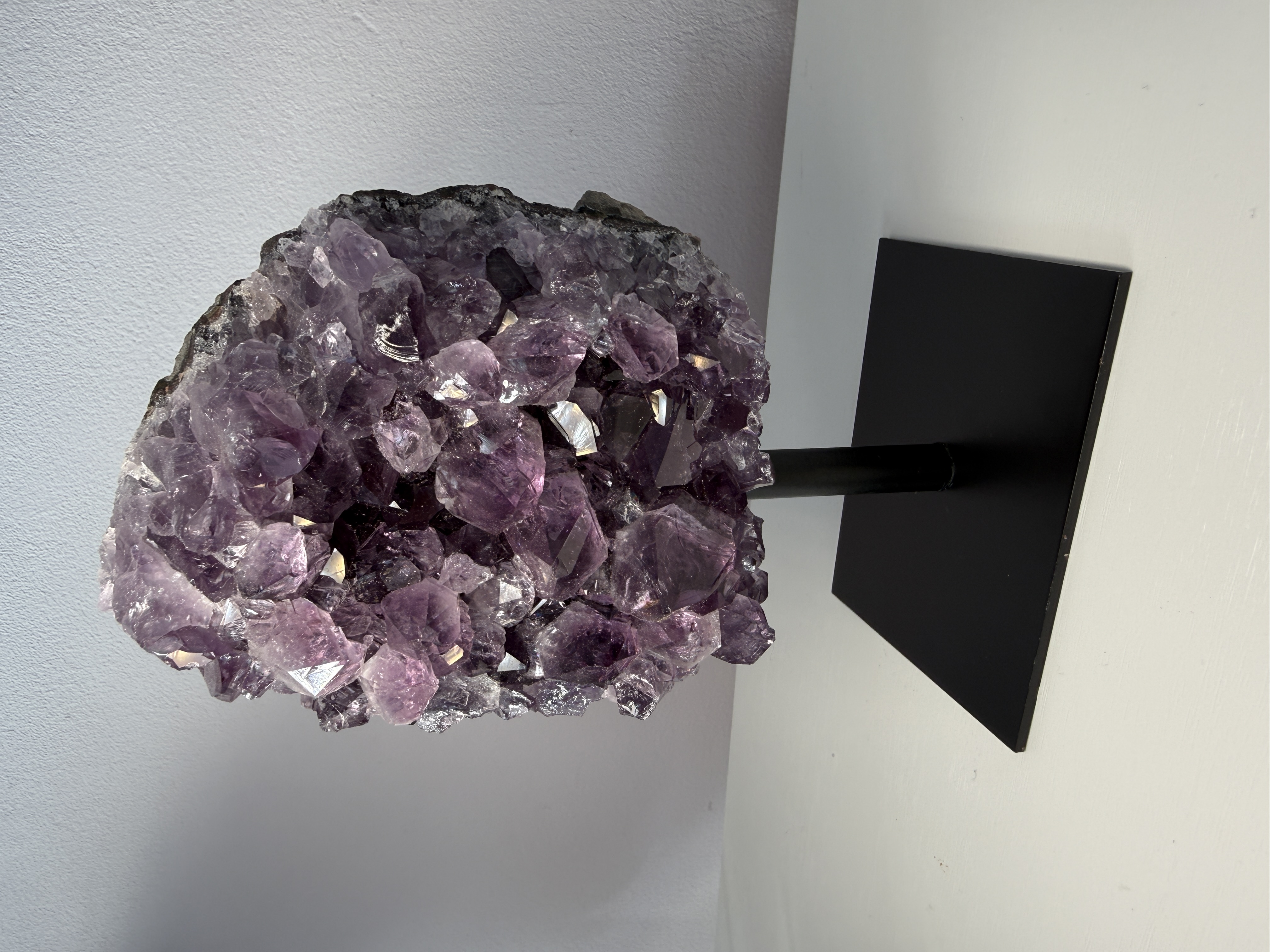 Ametisto drūza ant stovo 860g