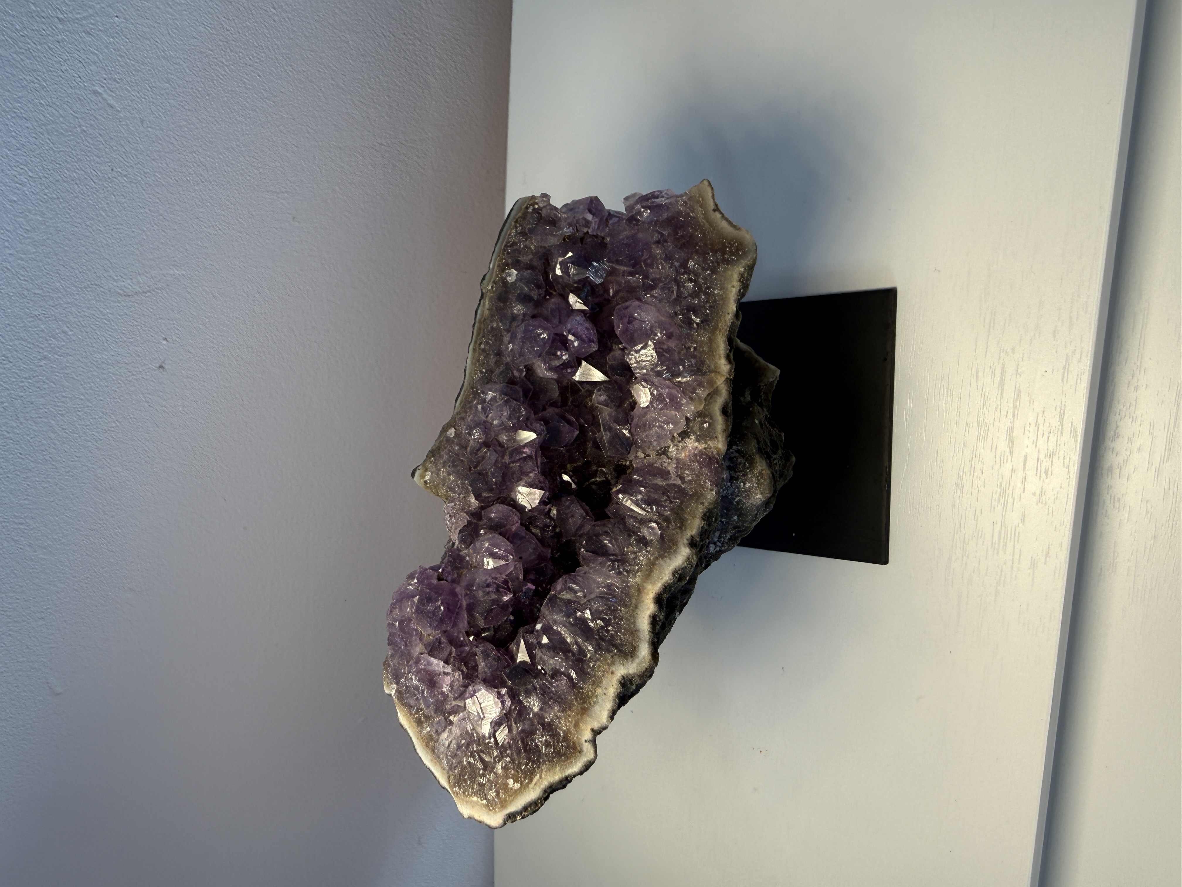 Ametisto drūza ant stovo 519g