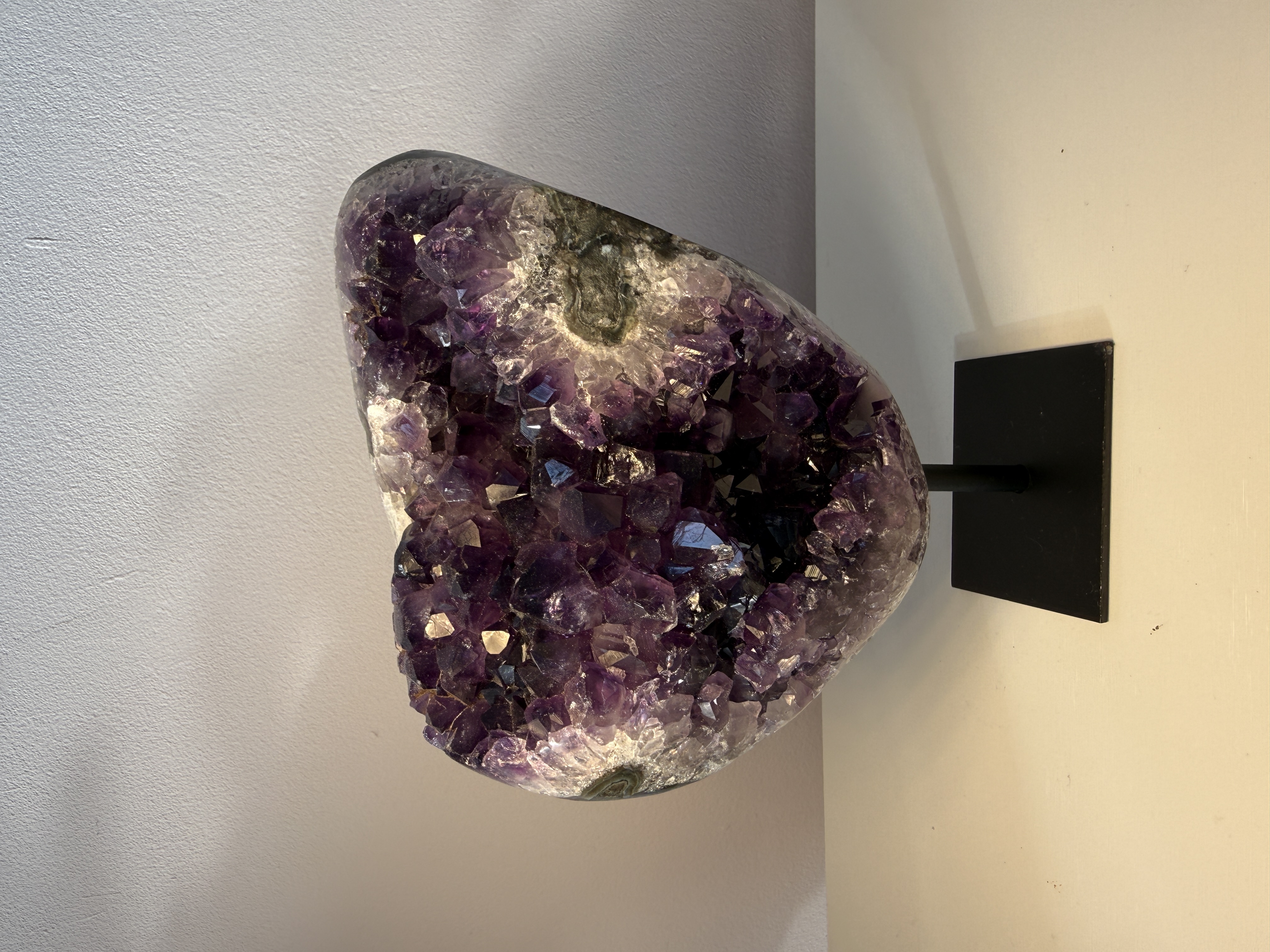 Ametisto drūza ant stovo 1,22kg
