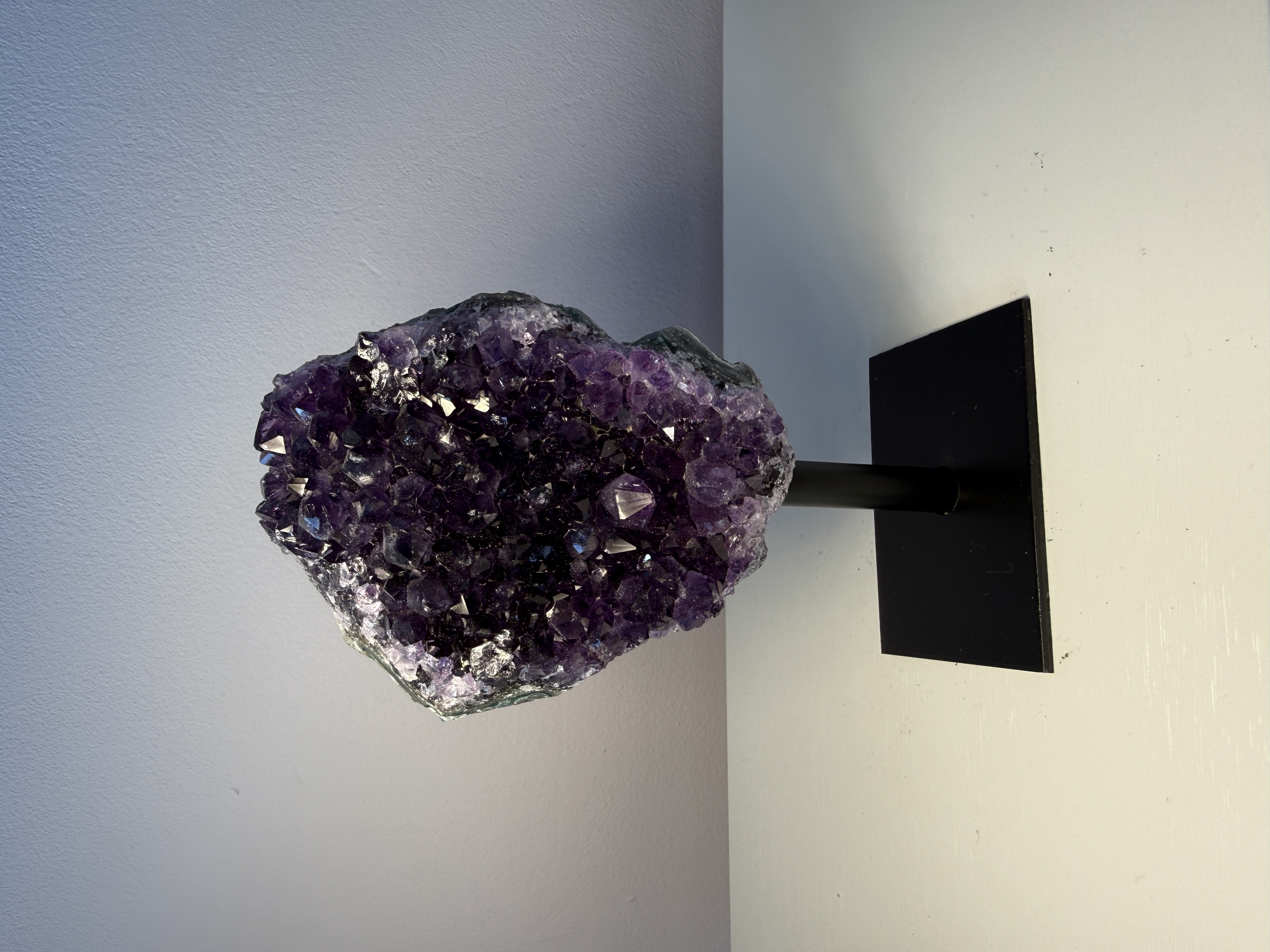 Ametisto drūza ant stovo 540g