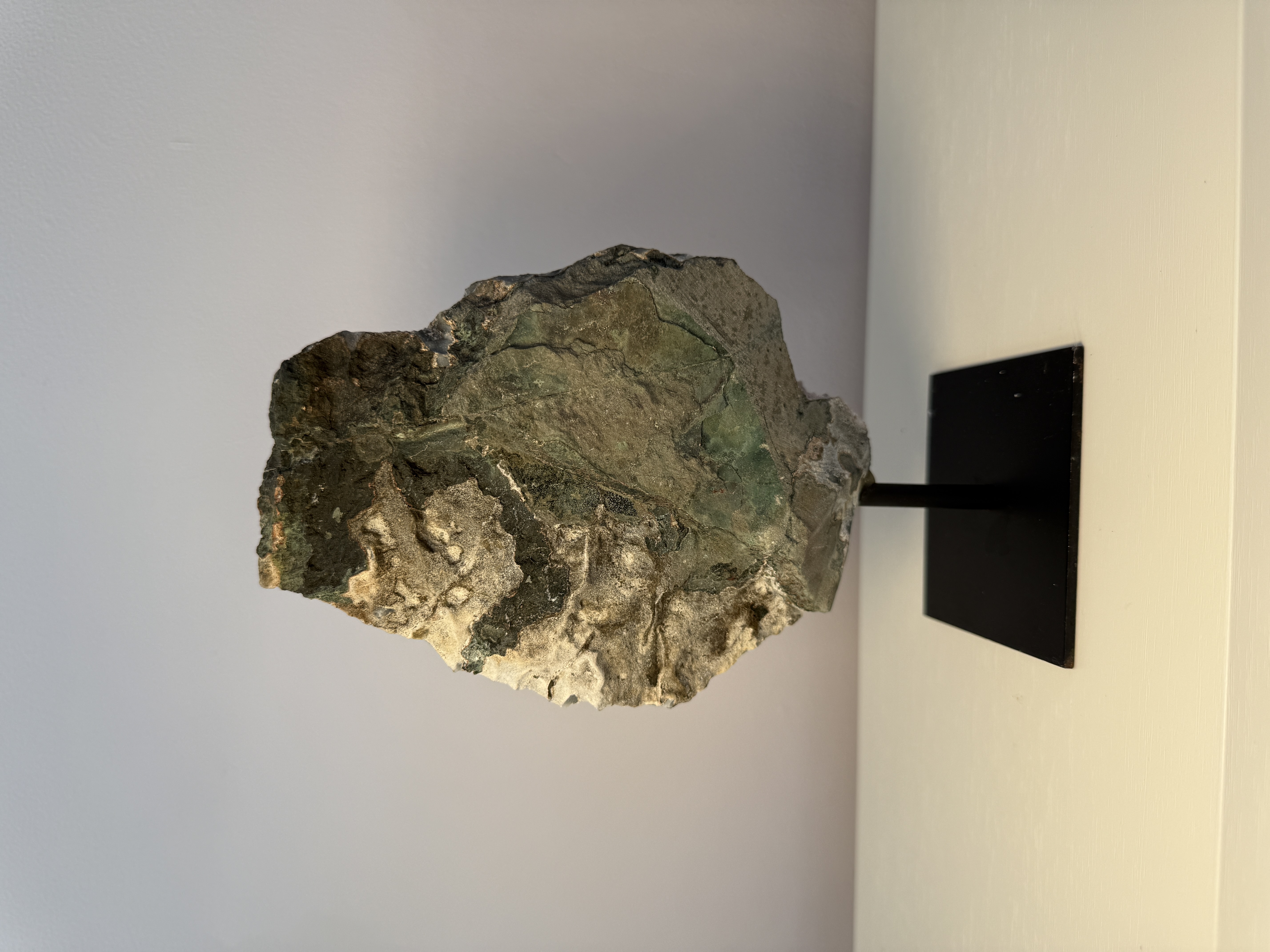 Ametisto drūza ant stovo 1,160kg