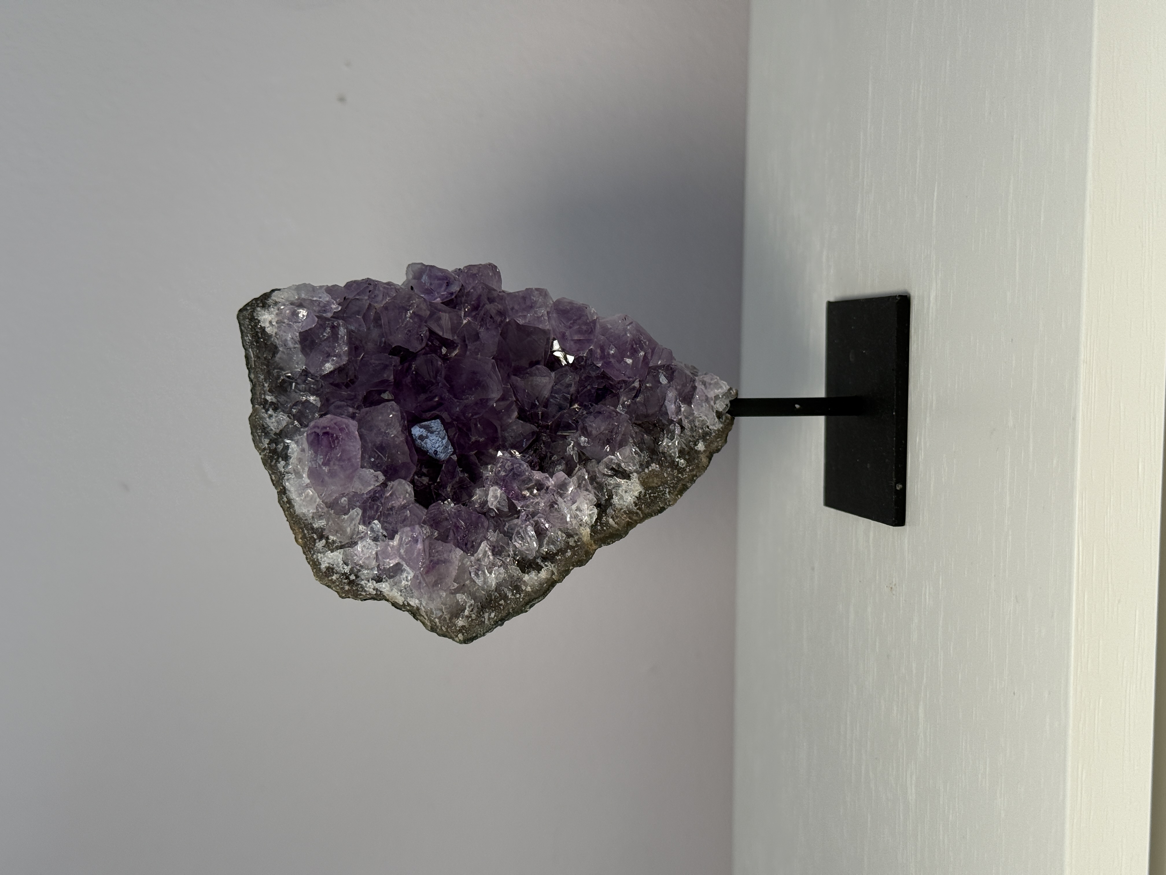 Ametistas ant stovo “Lollipop”