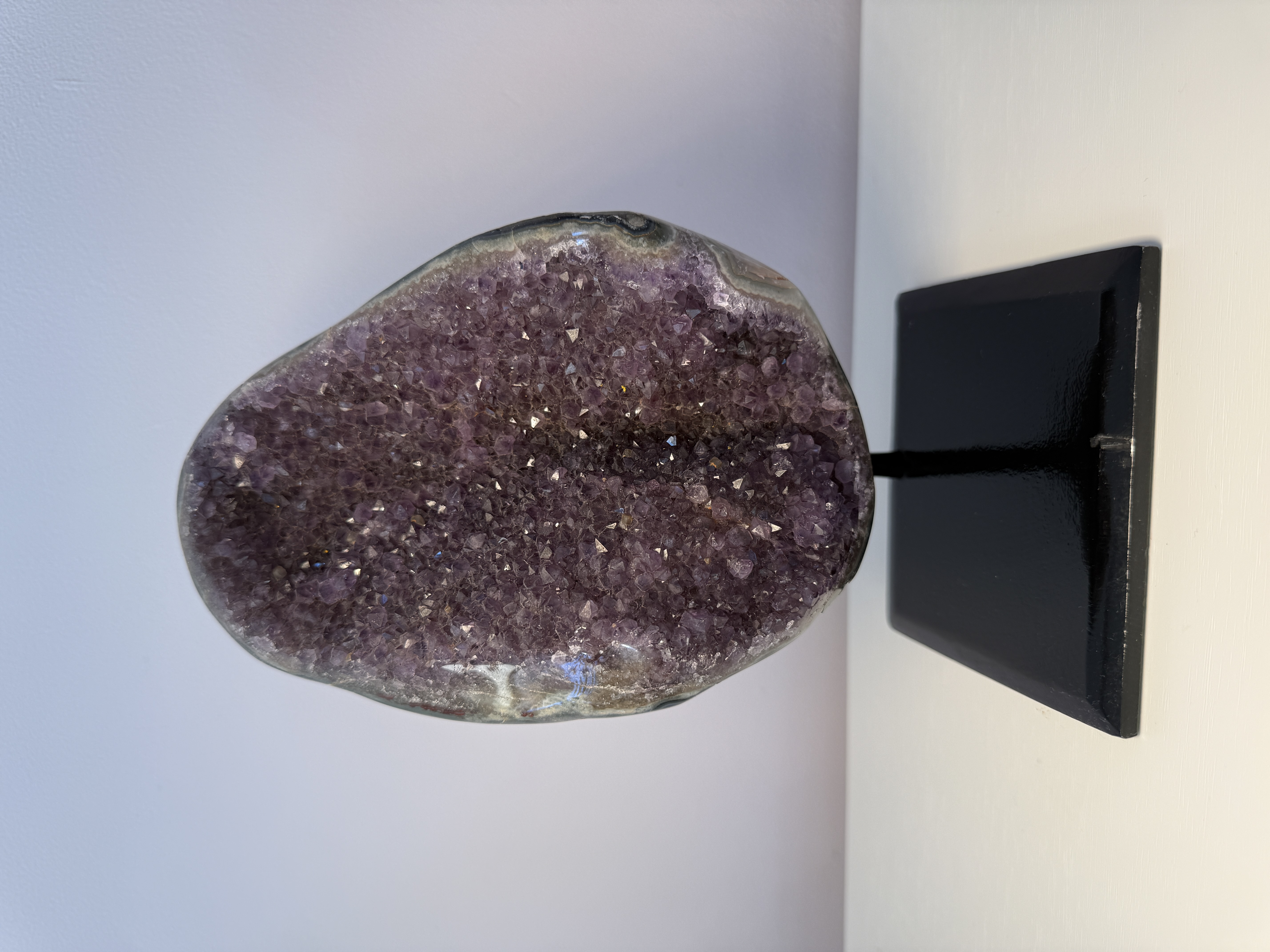 Ametisto drūza ant stovo 2,150kg