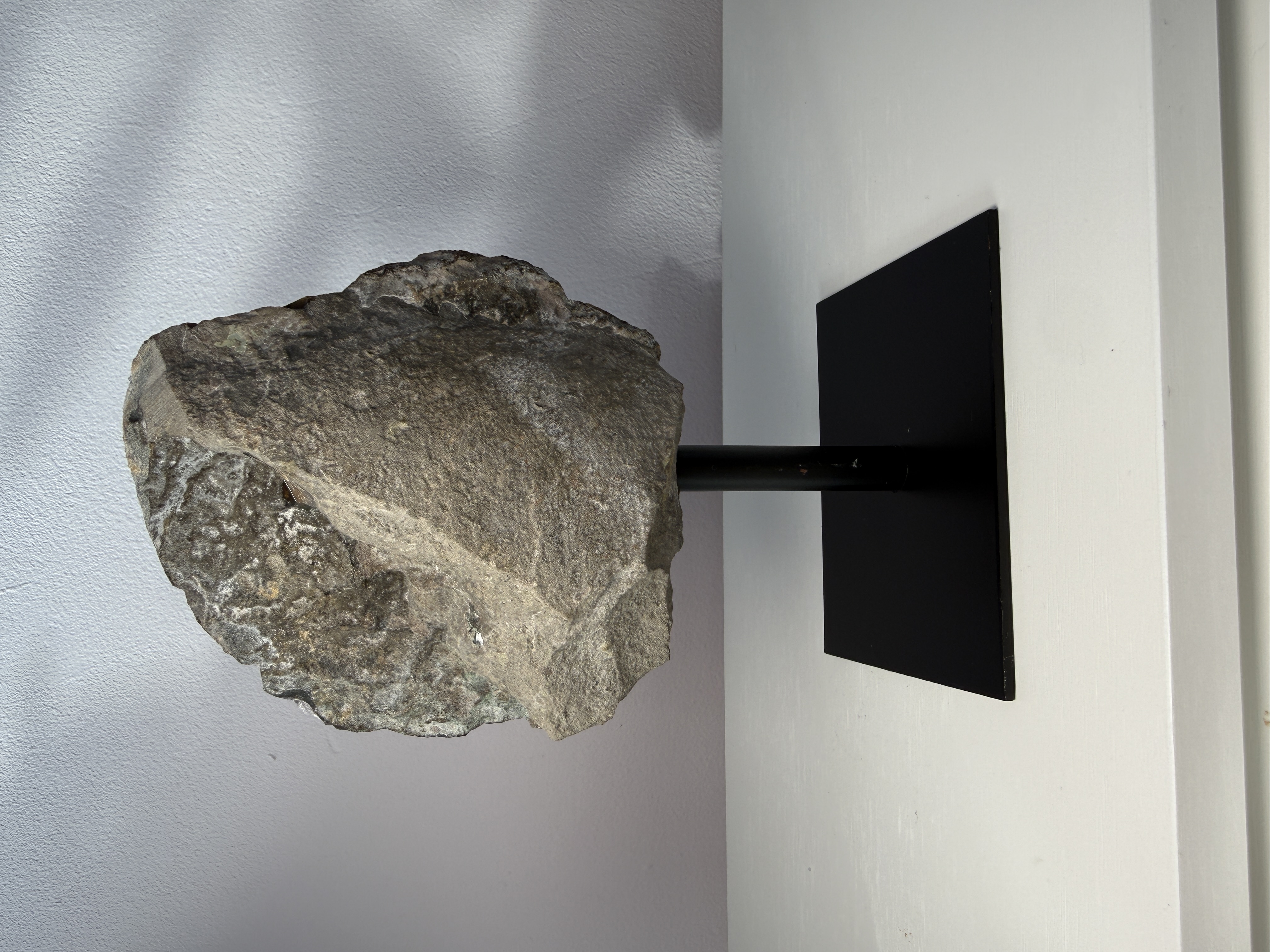 Ametisto drūza ant stovo 860g