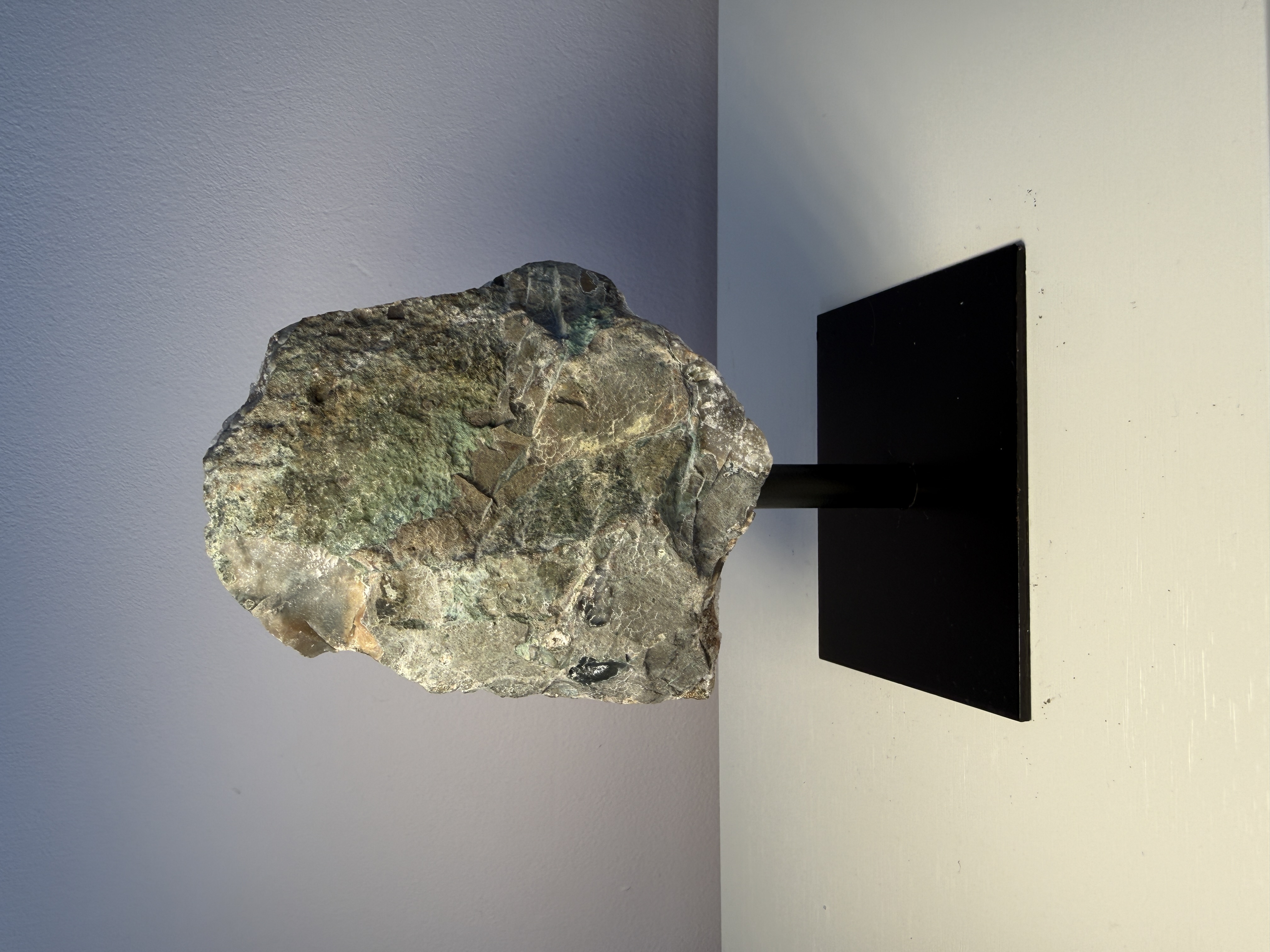 Ametisto drūza ant stovo 770g